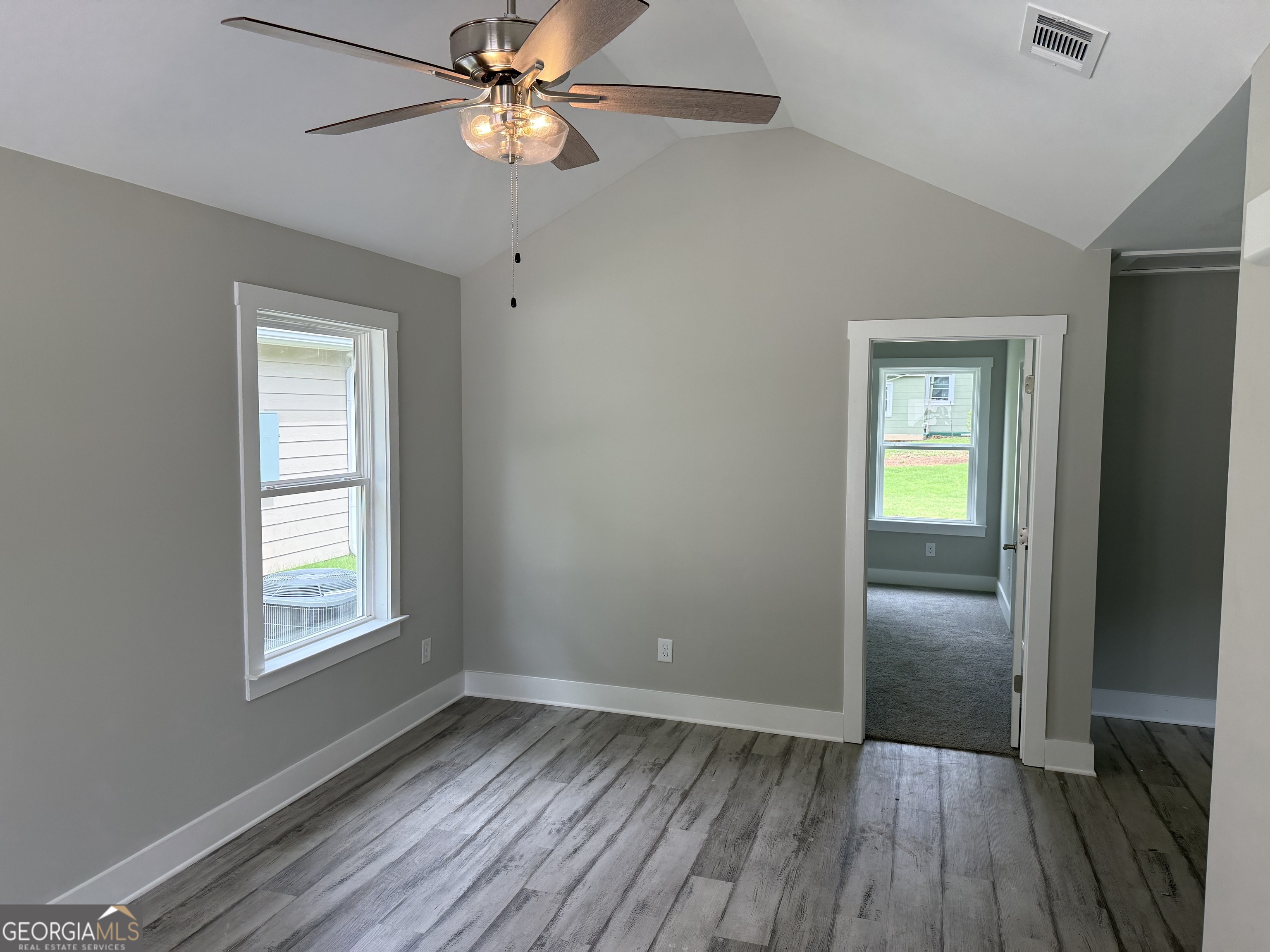 900 N Parkway Property Photo 2