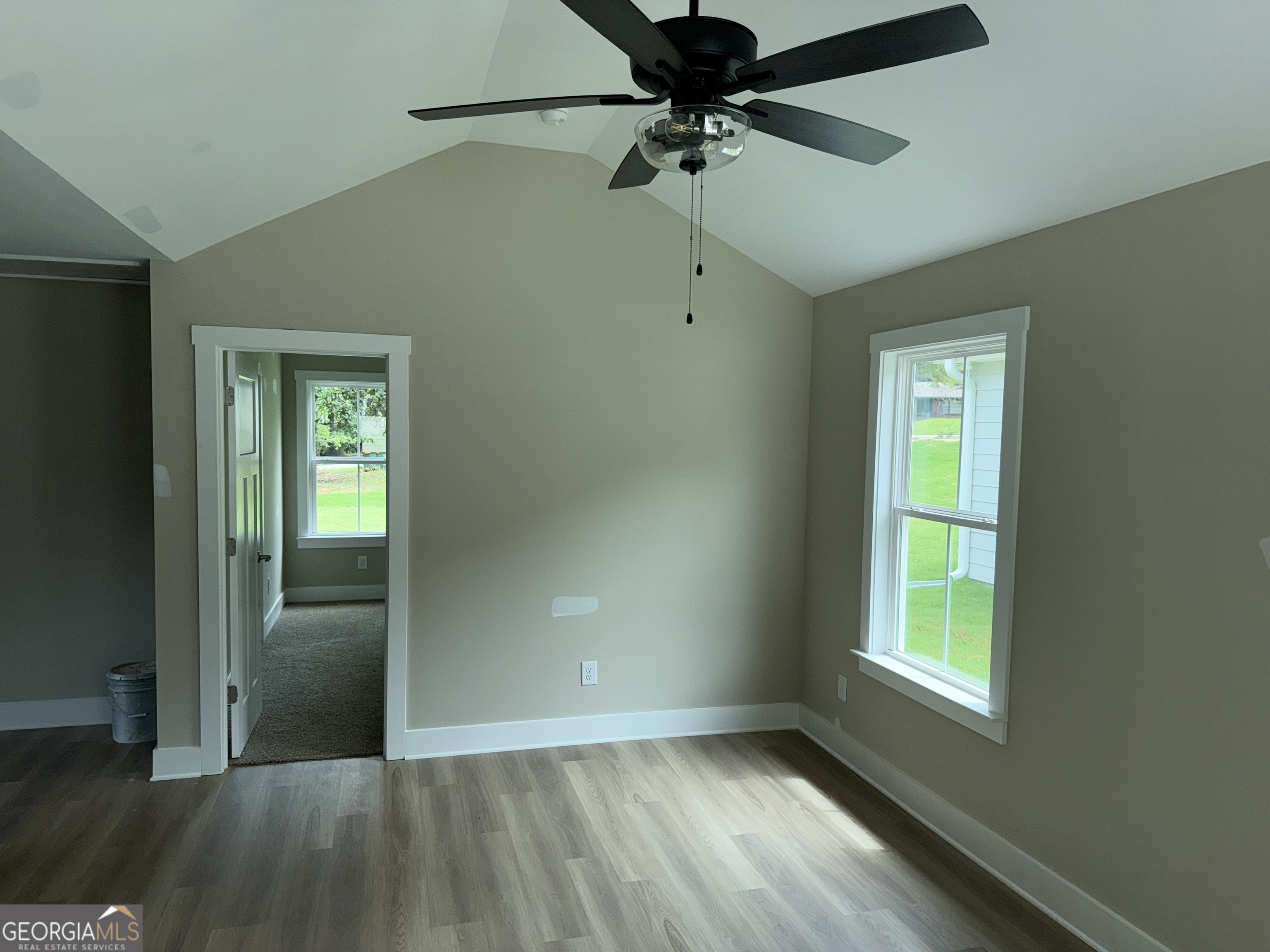 900 B N Parkway Property Photo 3
