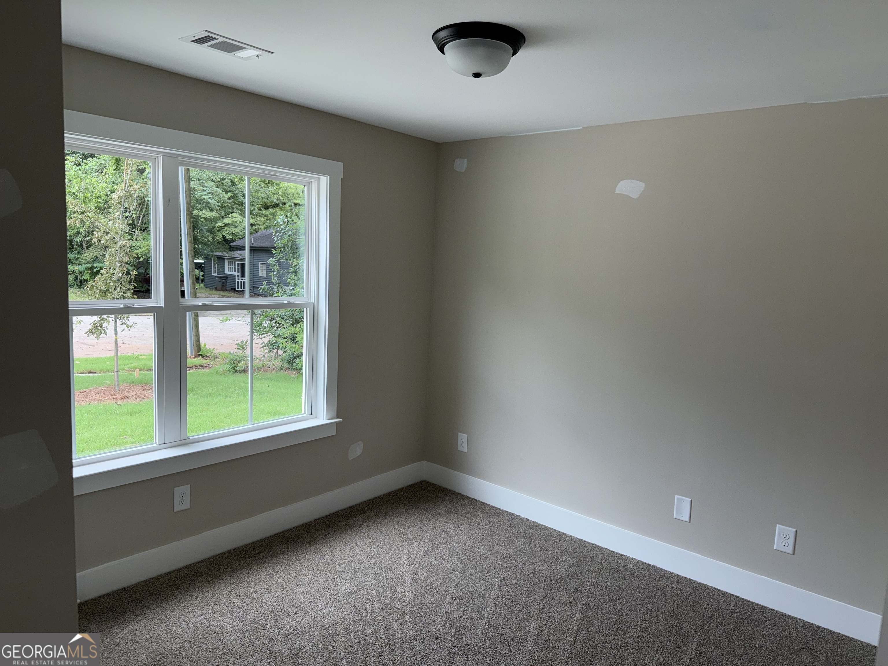900 B N Parkway Property Photo 4