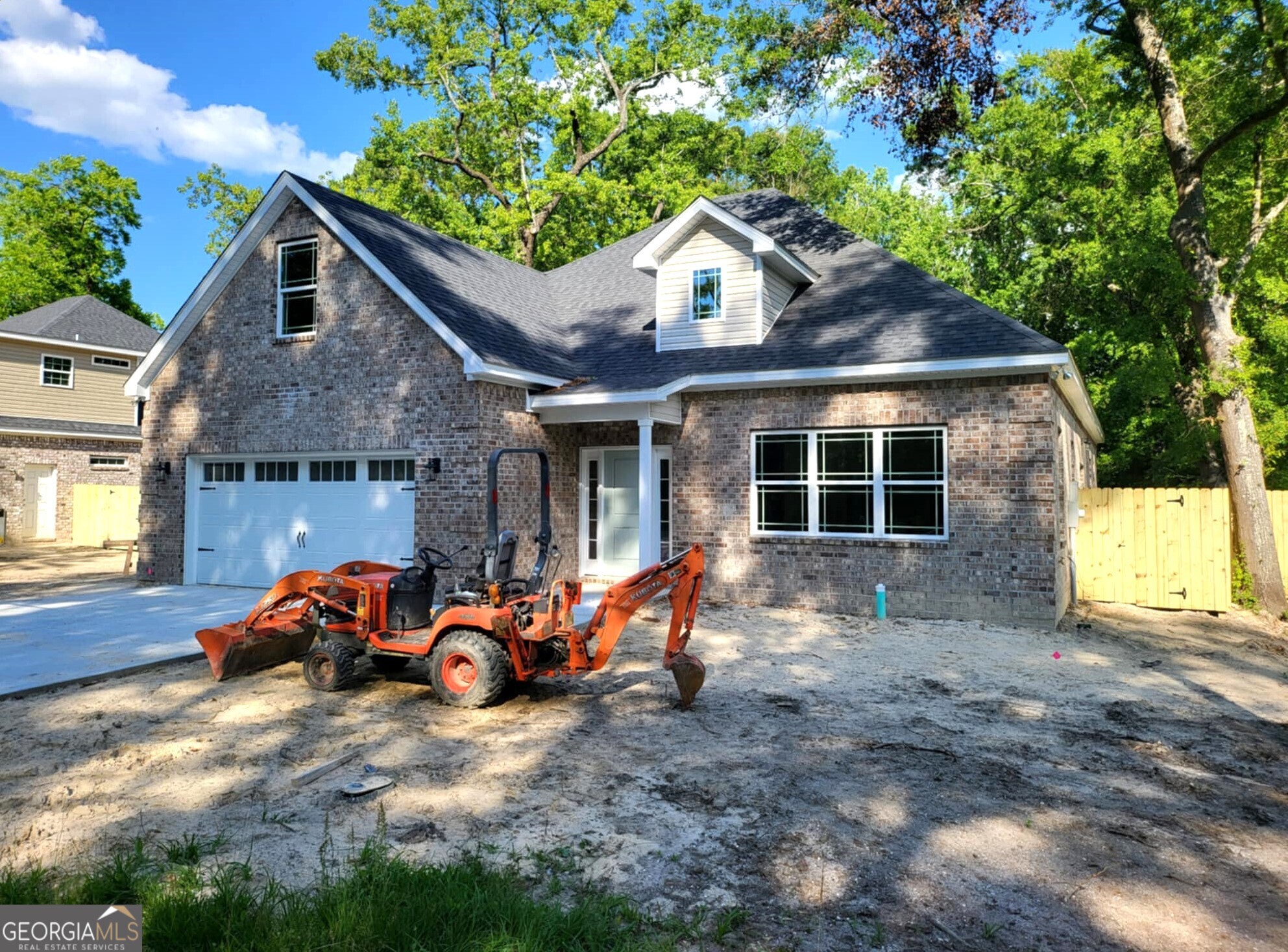 130 N Skinner Avenue N Property Photo 1