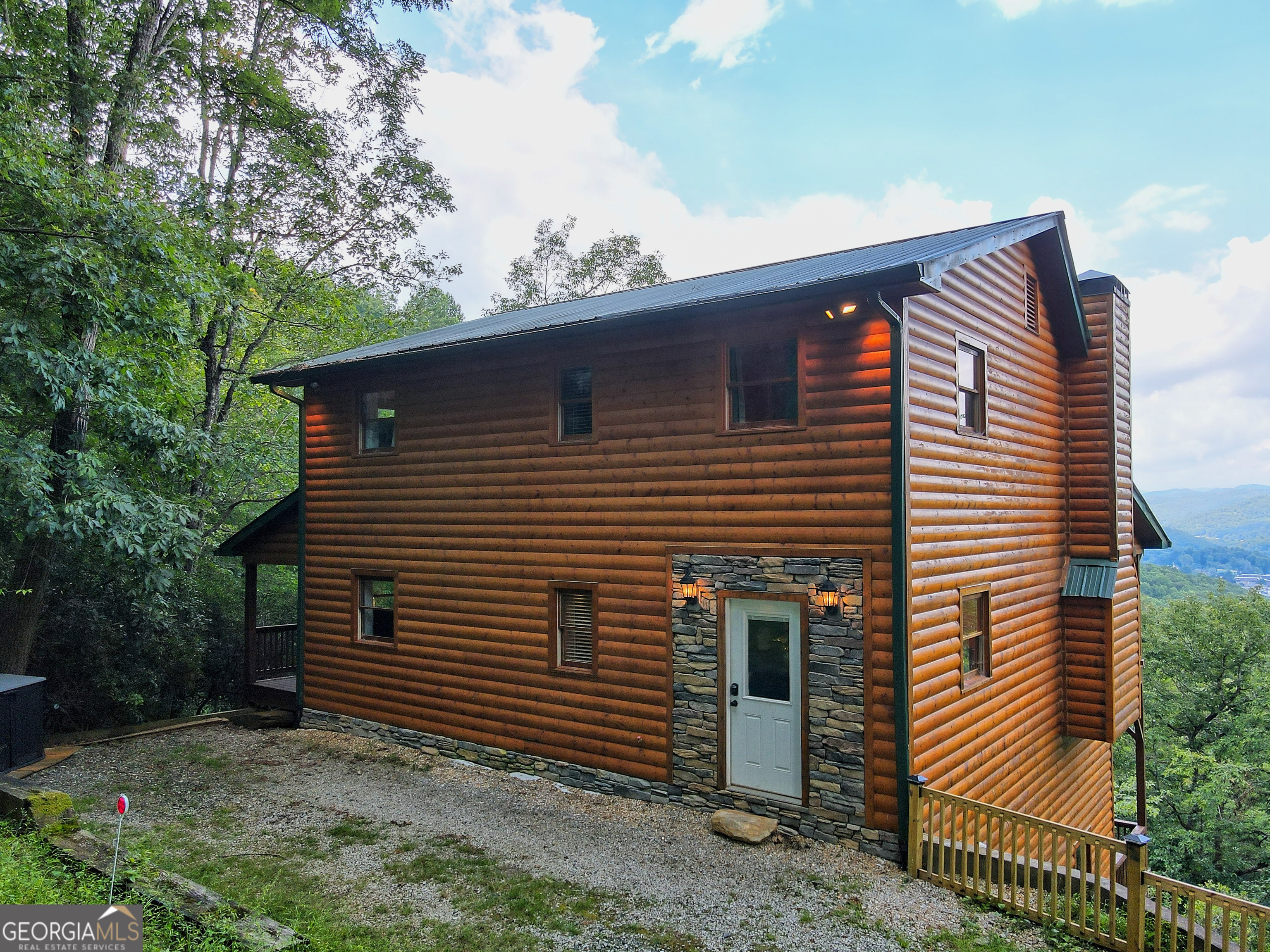 672 Screamer Drive Property Photo 2
