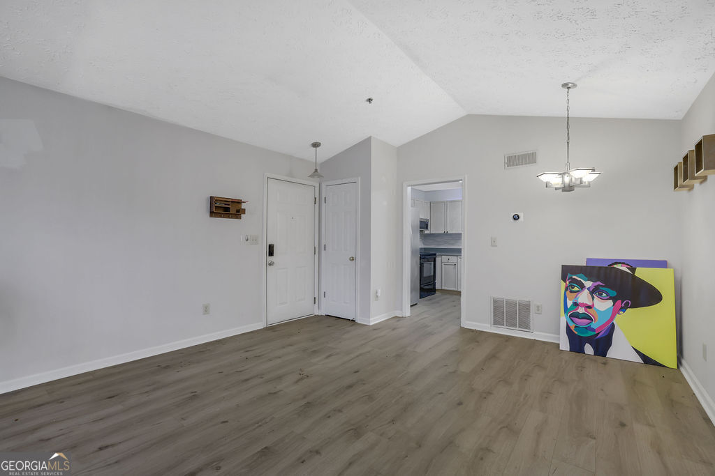 533 Bentley Place Property Photo 7