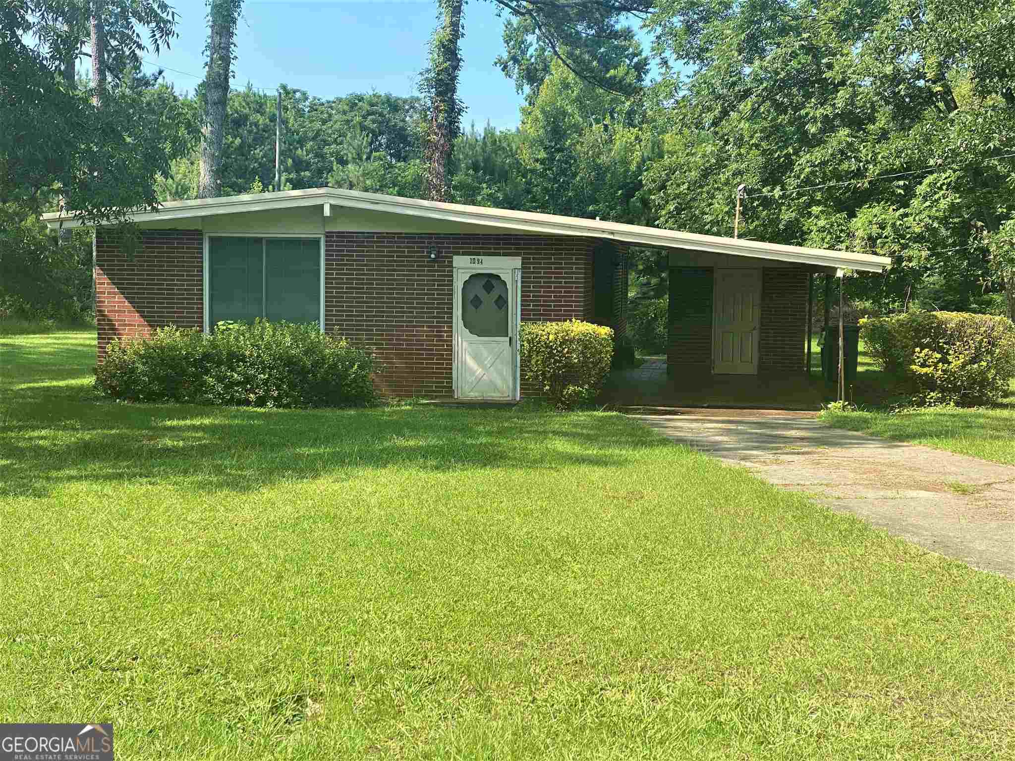 1094 Main Street Property Photo