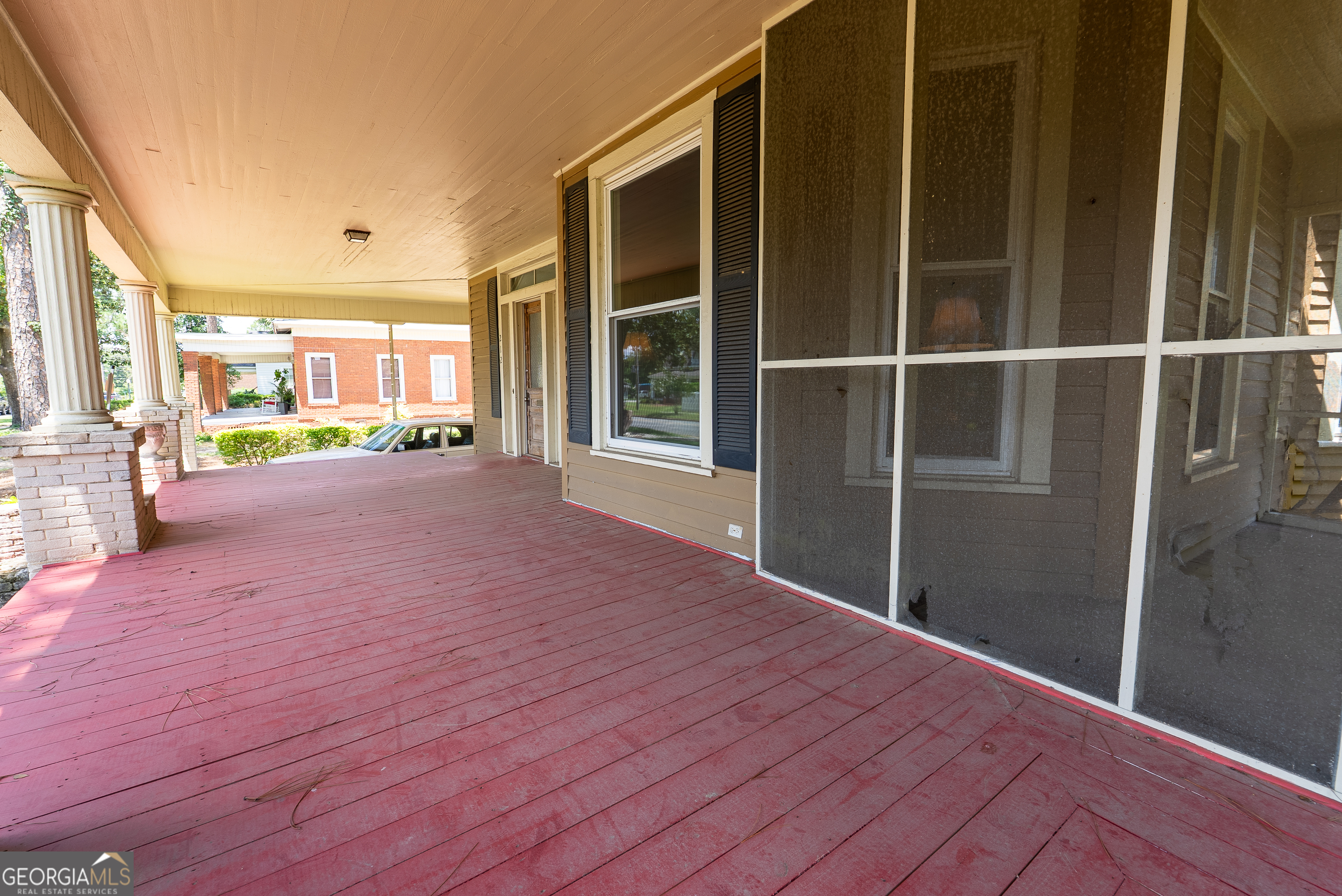 212 Hand Avenue W Property Photo 5