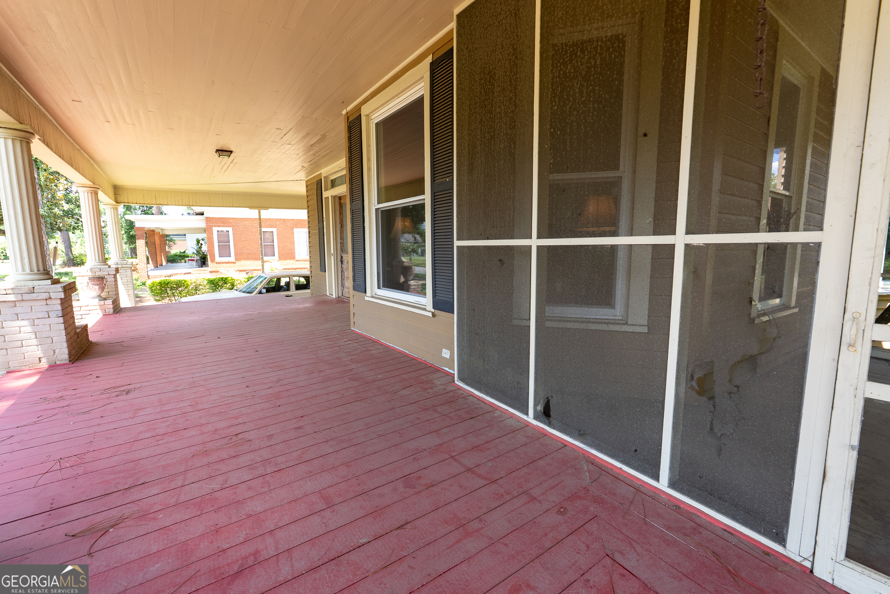 212 Hand Avenue W Property Photo 6