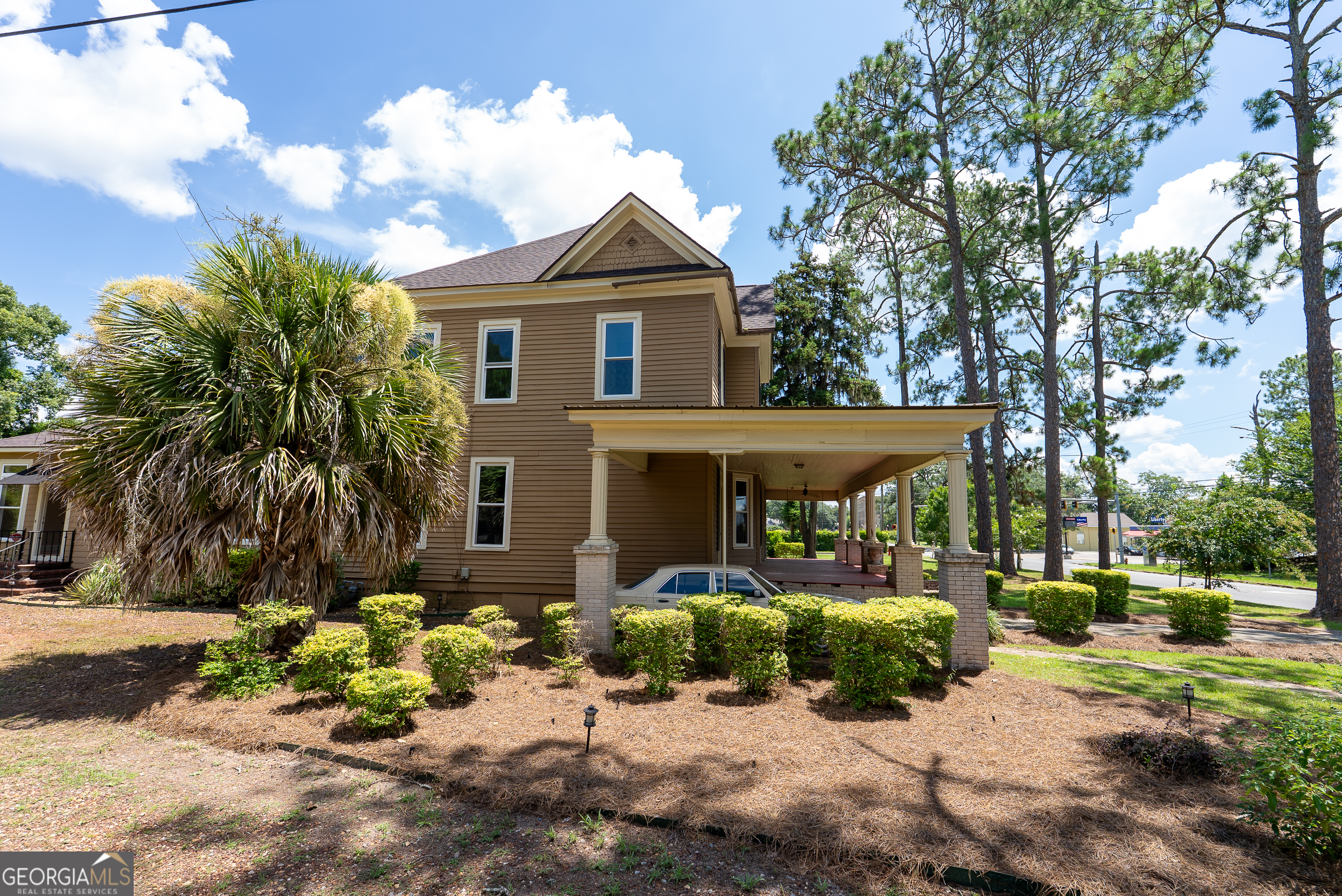 212 Hand Avenue W Property Photo 11