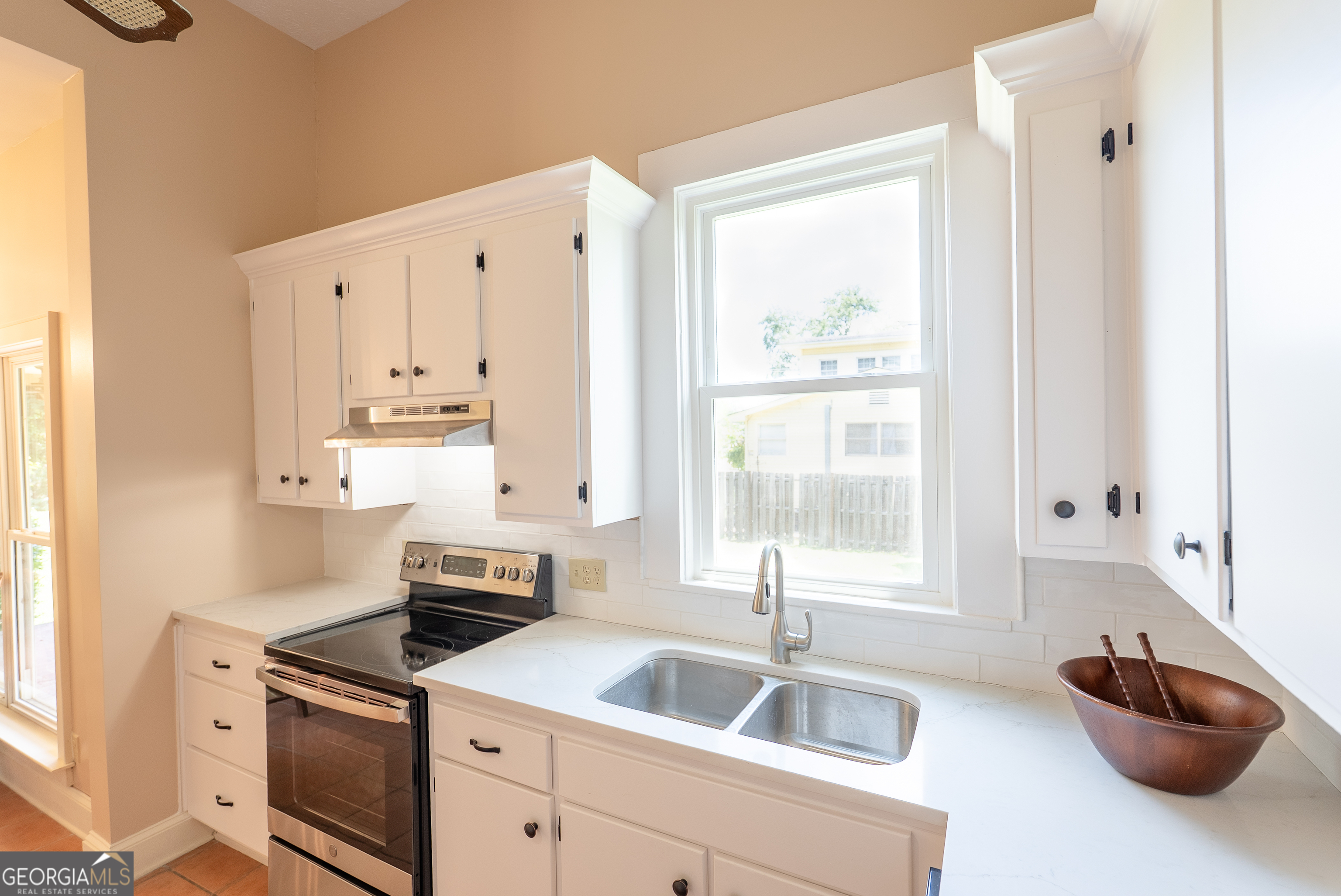 212 Hand Avenue W Property Photo 15