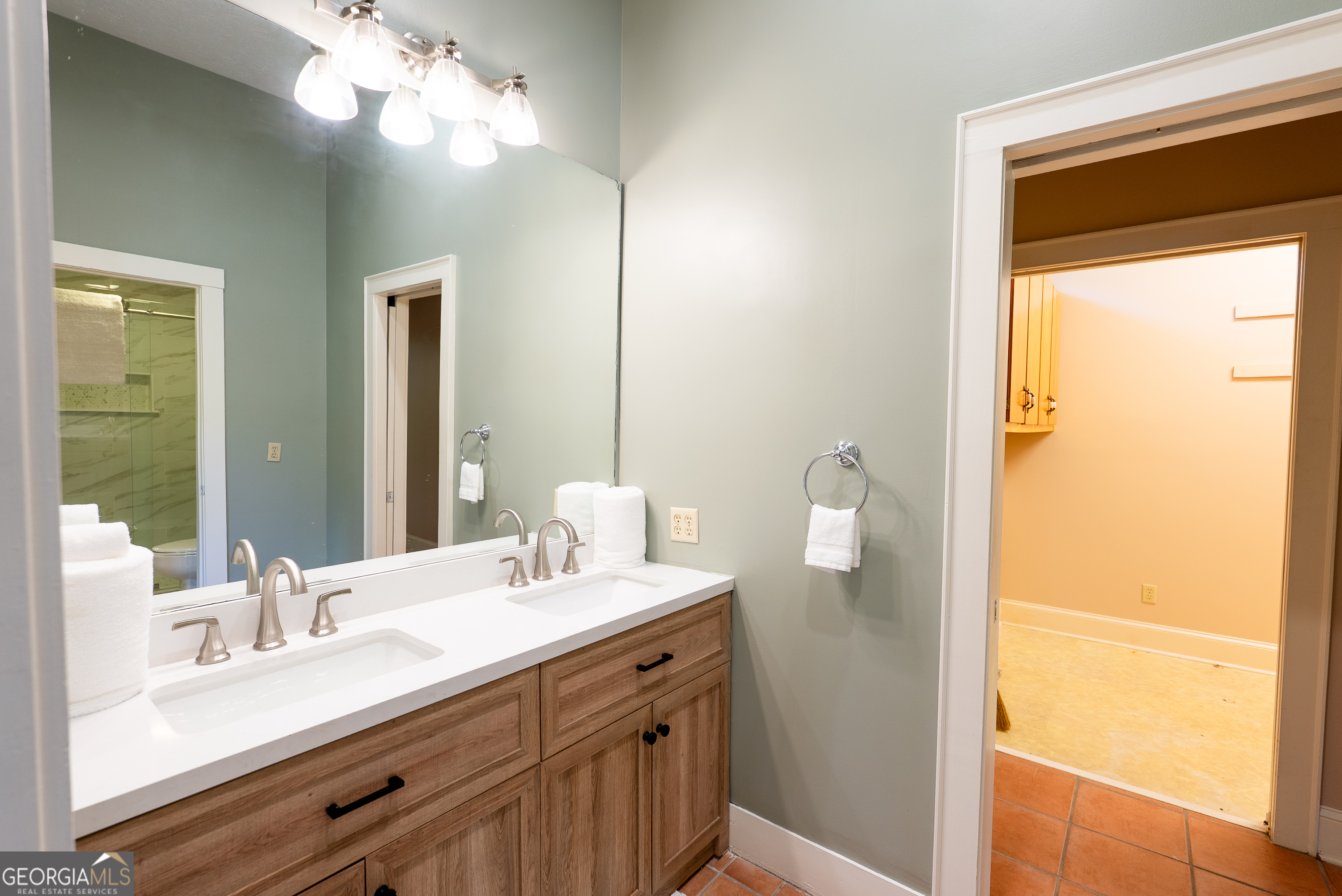 212 Hand Avenue W Property Photo 17