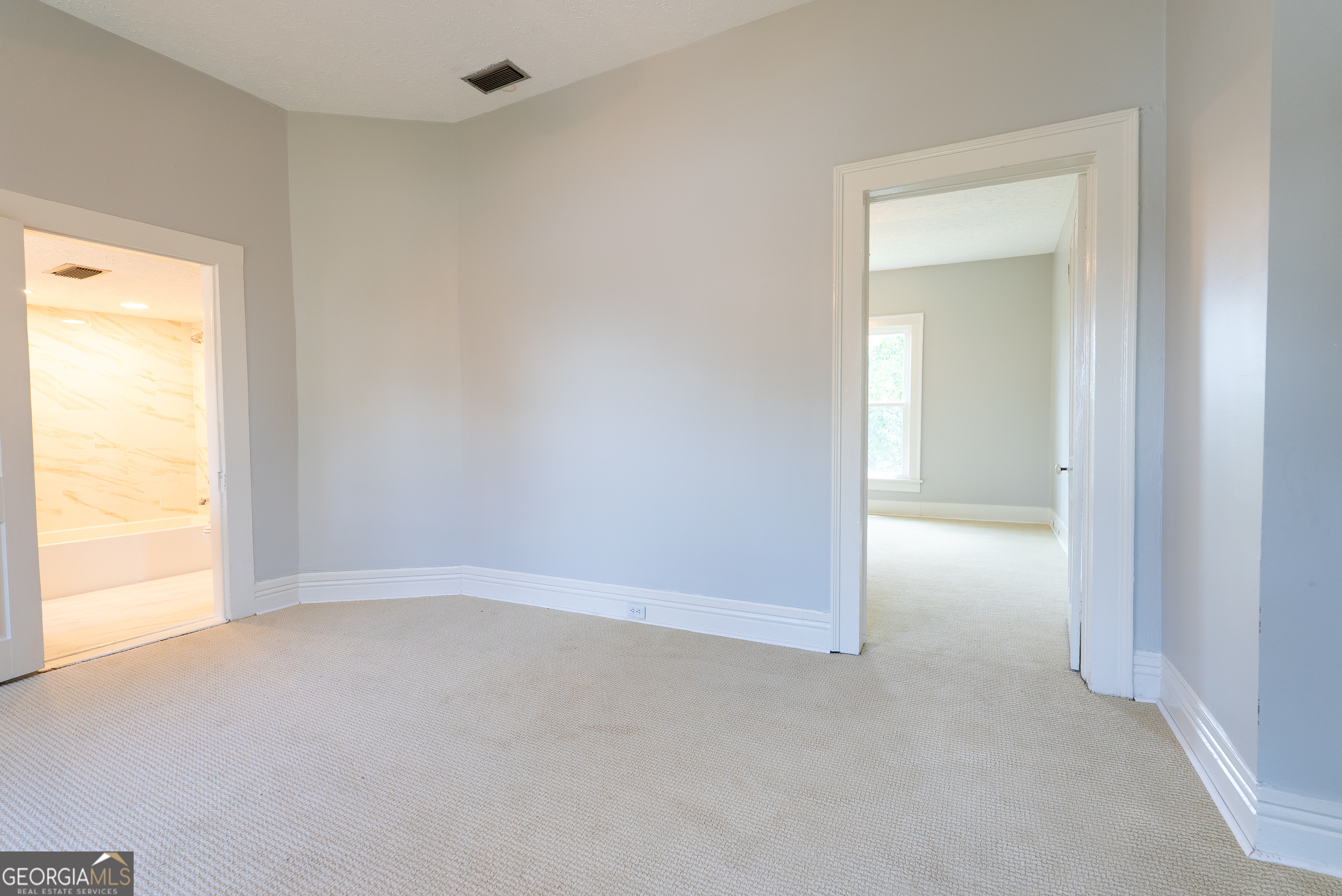 212 Hand Avenue W Property Photo 22