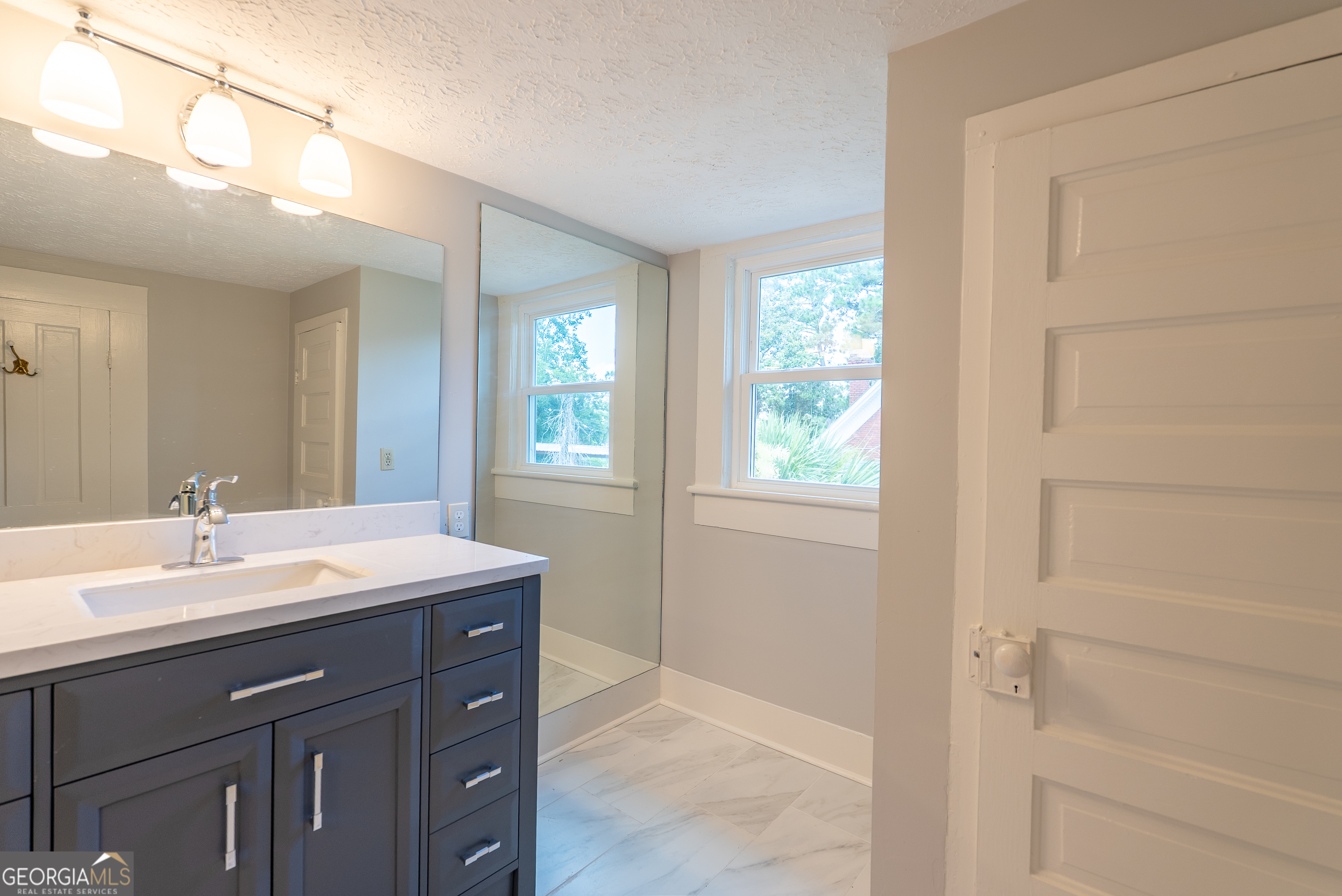 212 Hand Avenue W Property Photo 24
