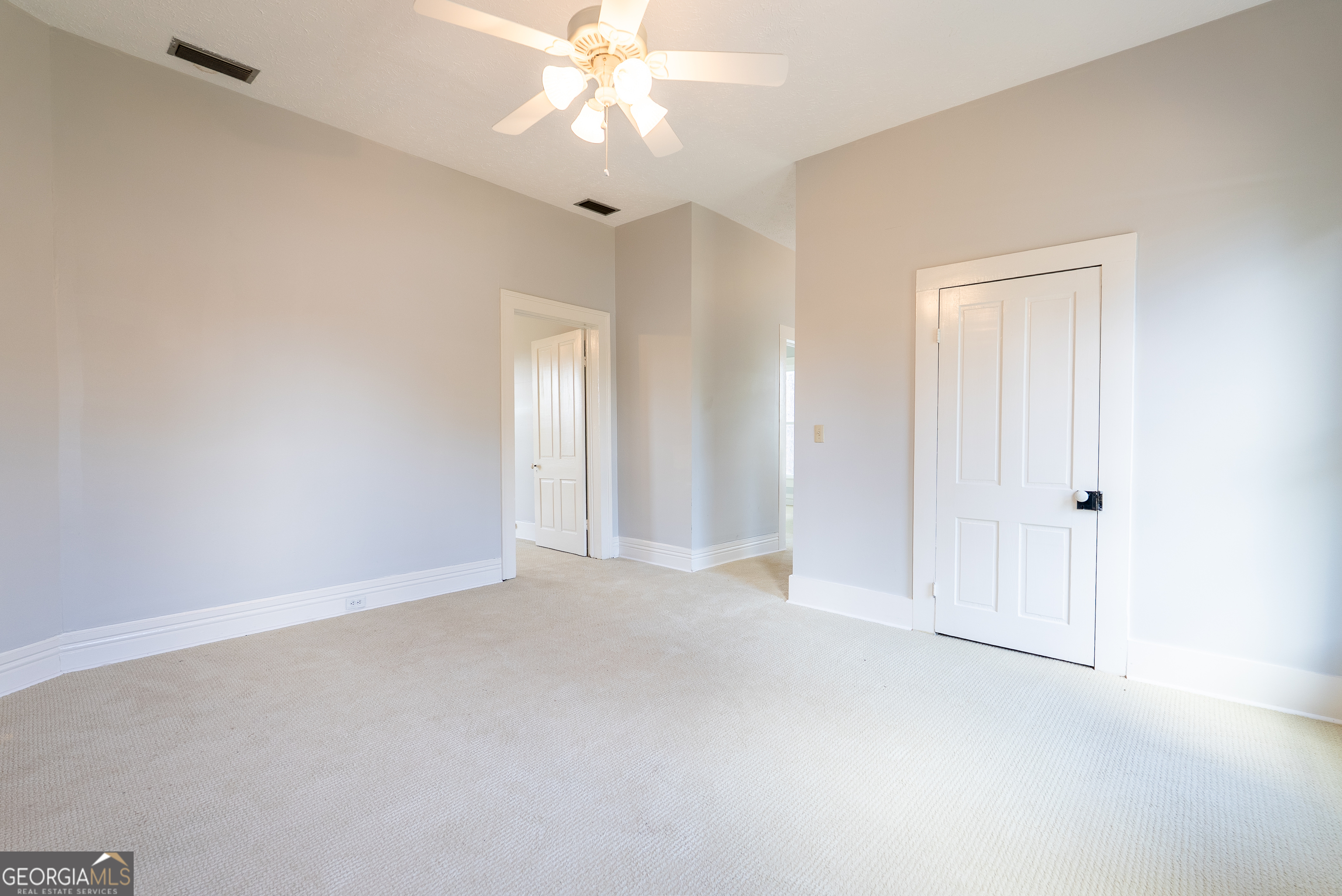 212 Hand Avenue W Property Photo 29