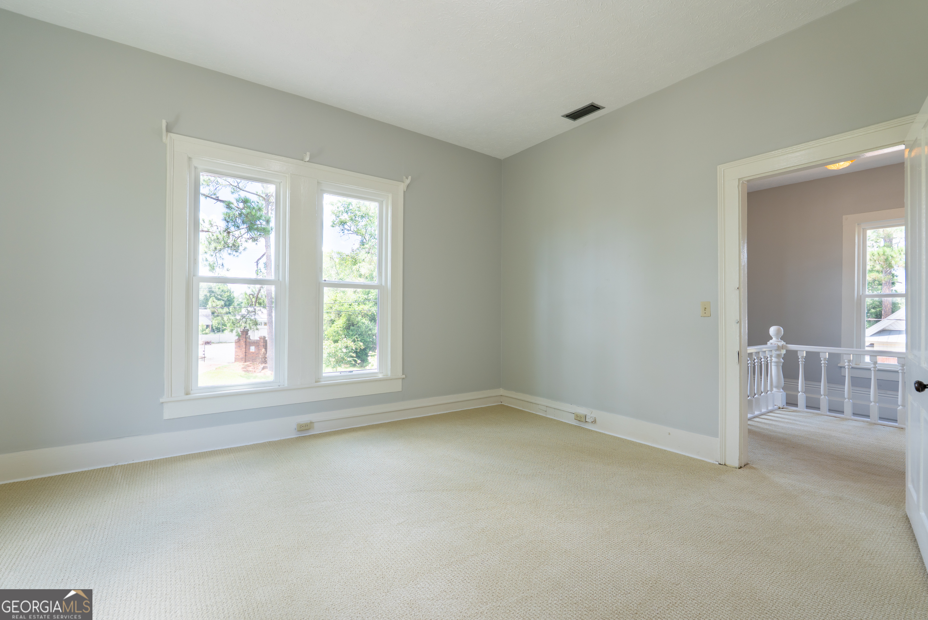 212 Hand Avenue W Property Photo 34