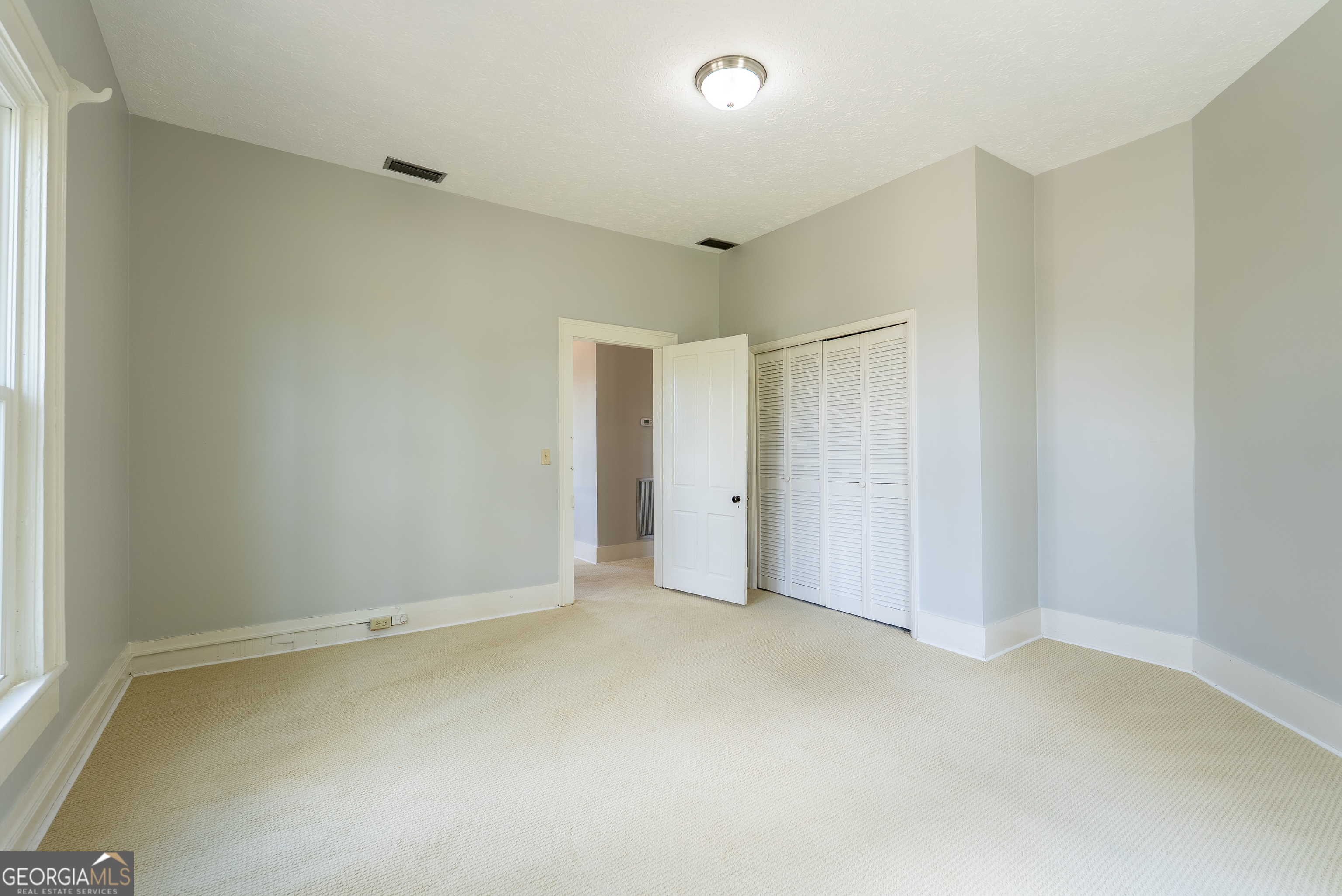 212 Hand Avenue W Property Photo 35