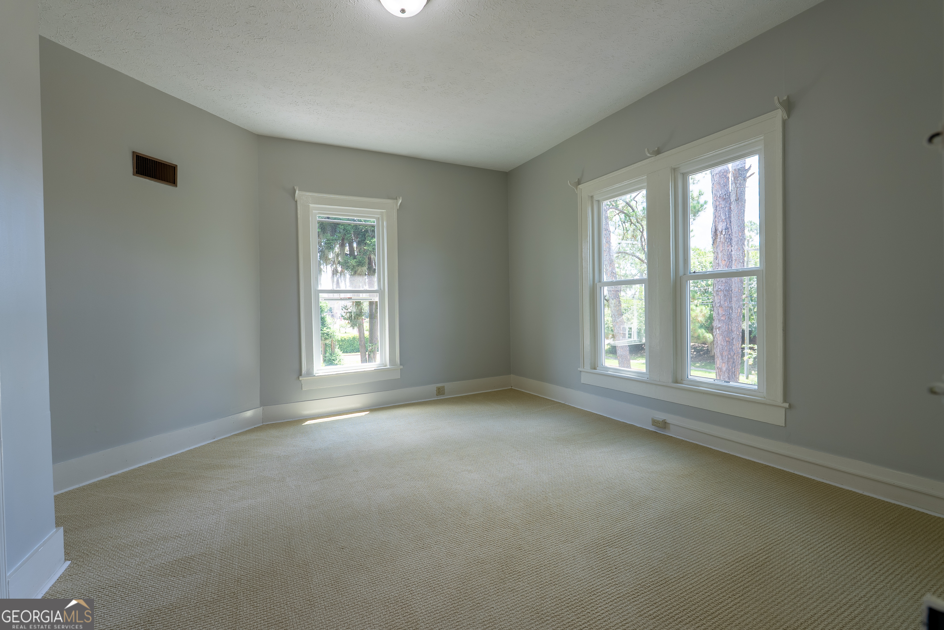 212 Hand Avenue W Property Photo 37