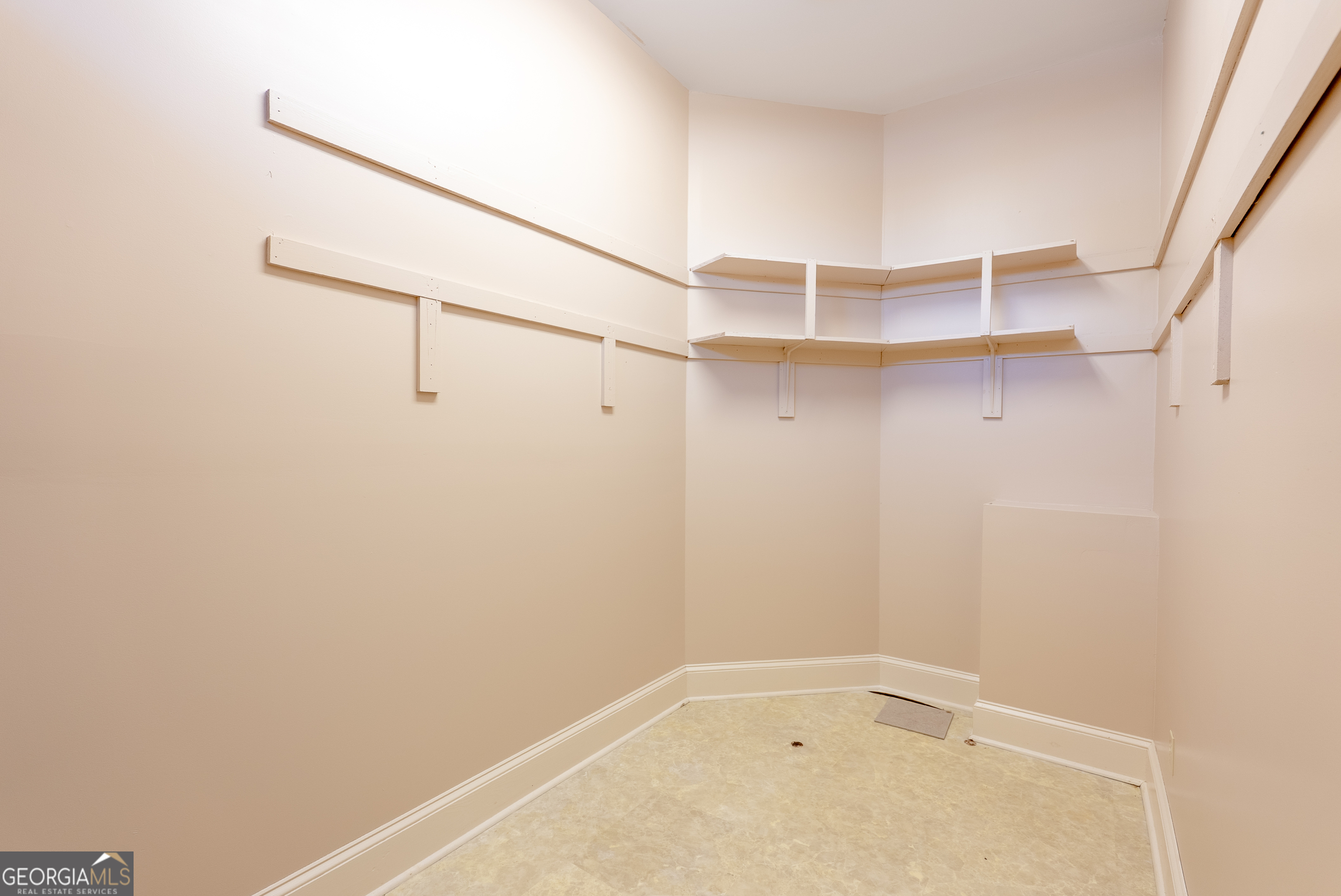 212 Hand Avenue W Property Photo 43