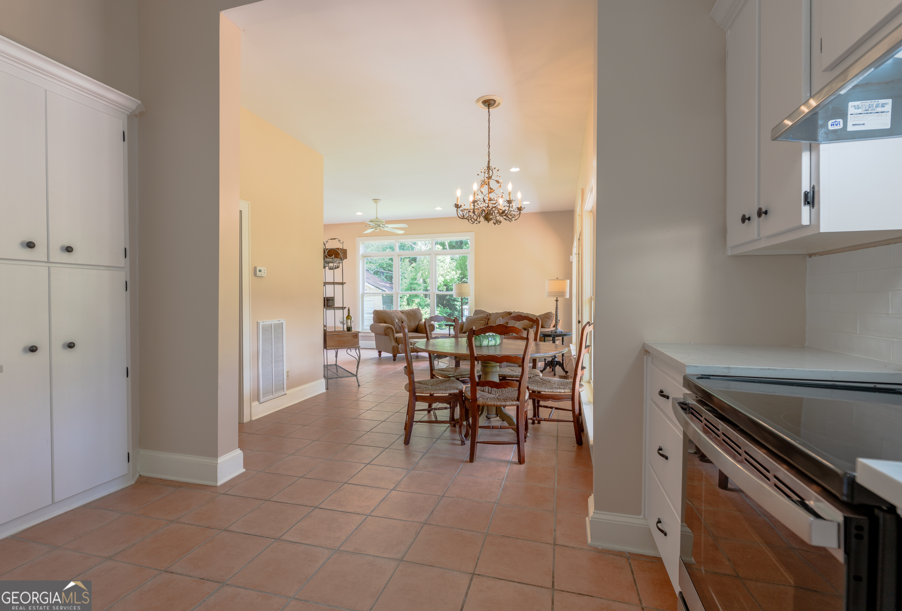 212 Hand Avenue W Property Photo 58