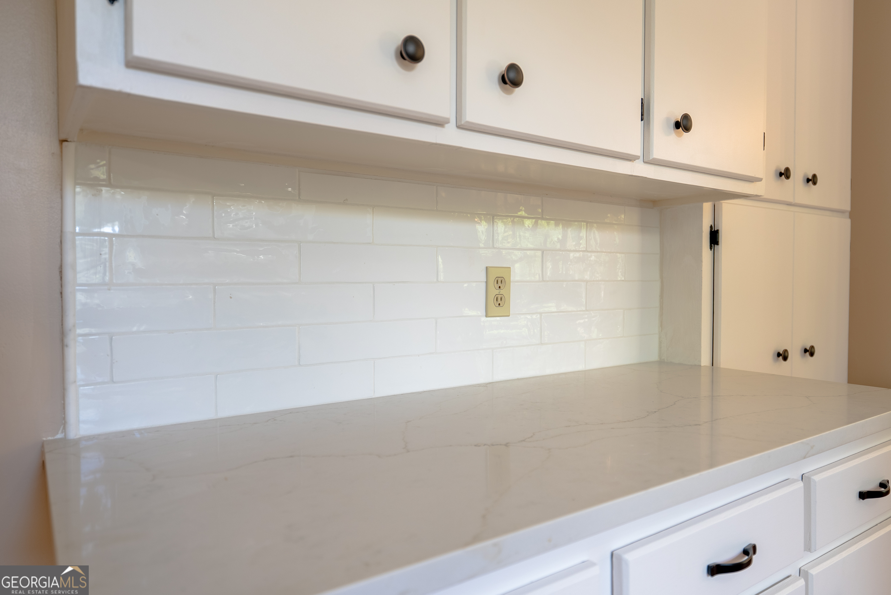 212 Hand Avenue W Property Photo 59