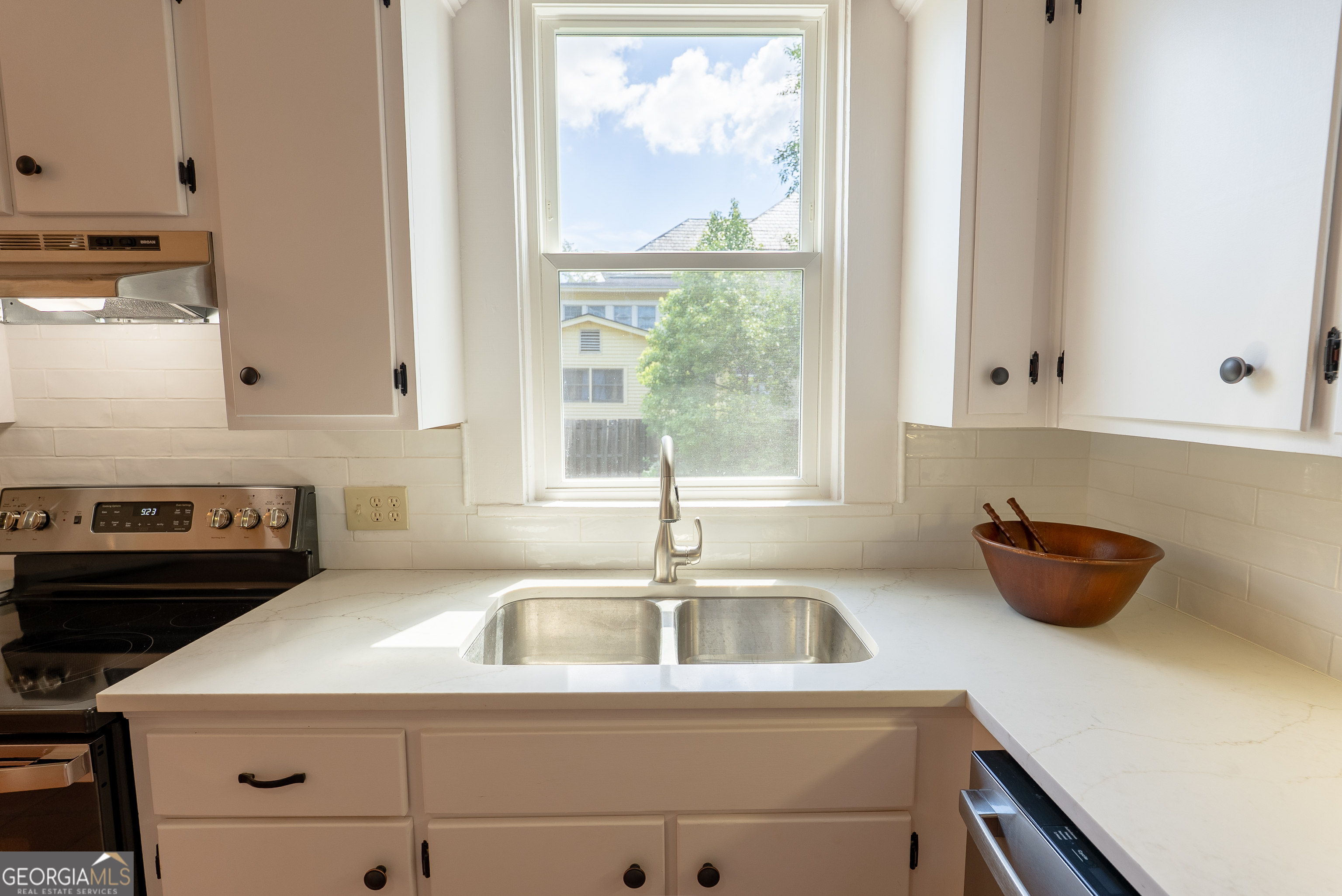 212 Hand Avenue W Property Photo 60