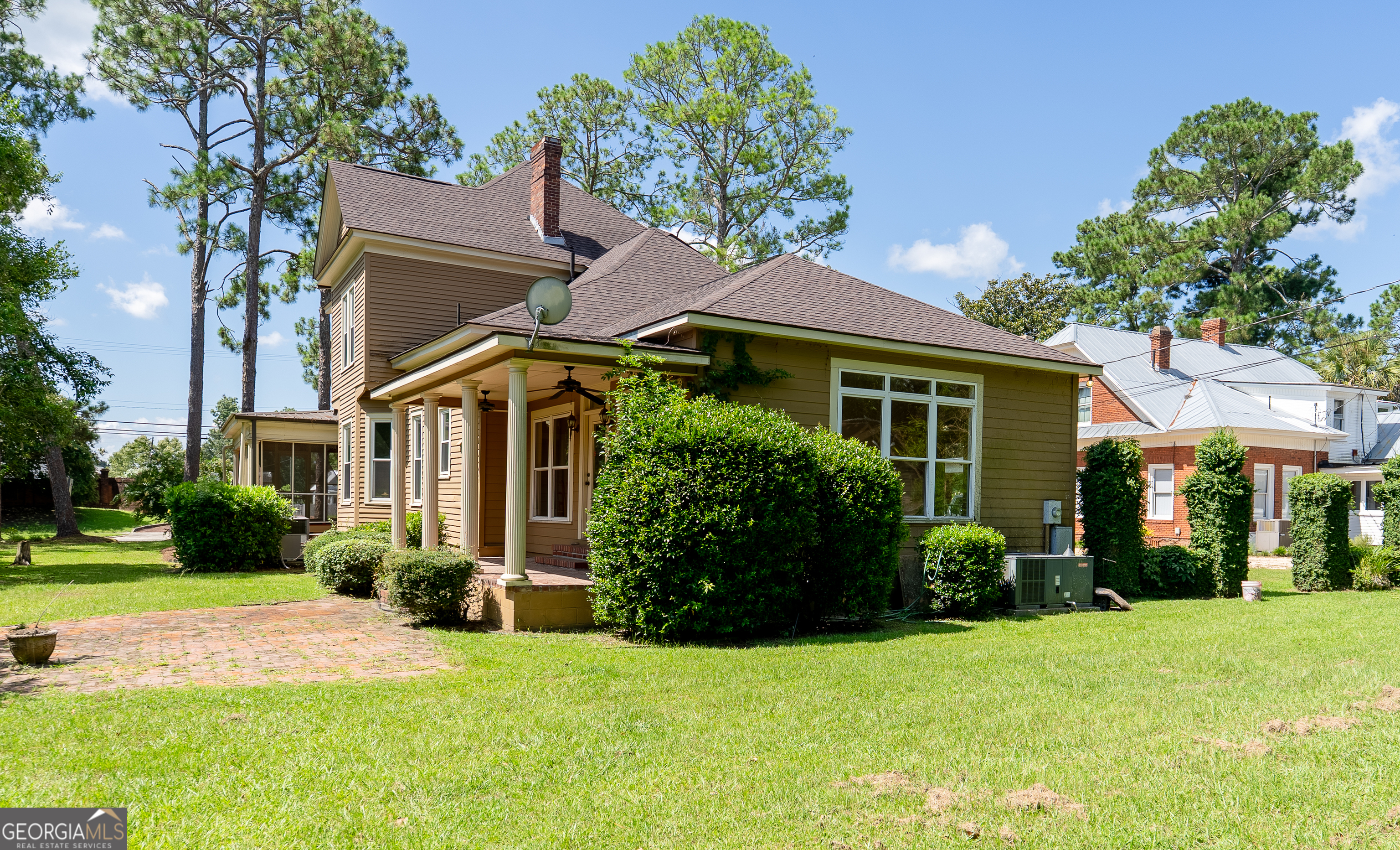 212 Hand Avenue W Property Photo 70