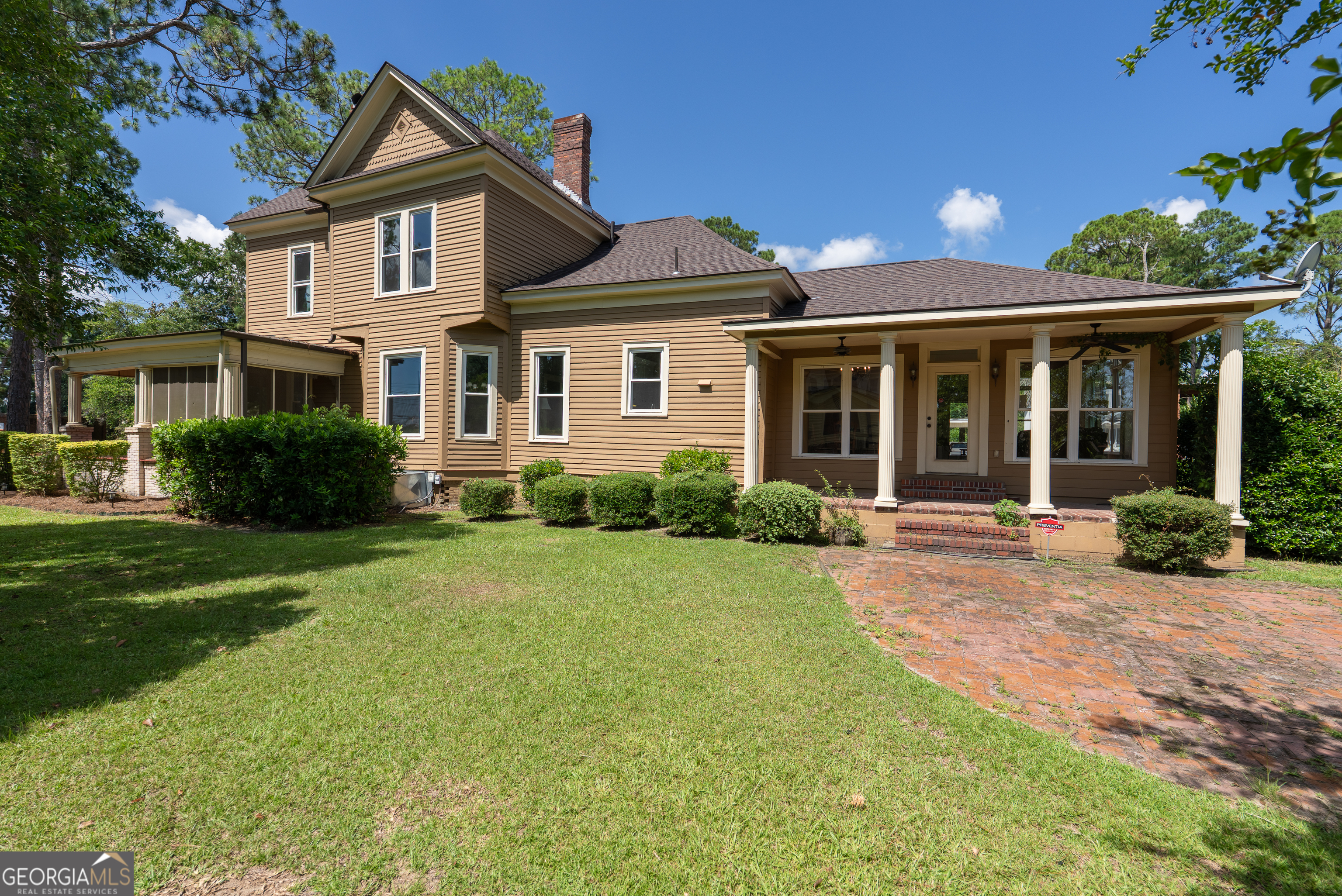 212 Hand Avenue W Property Photo 71