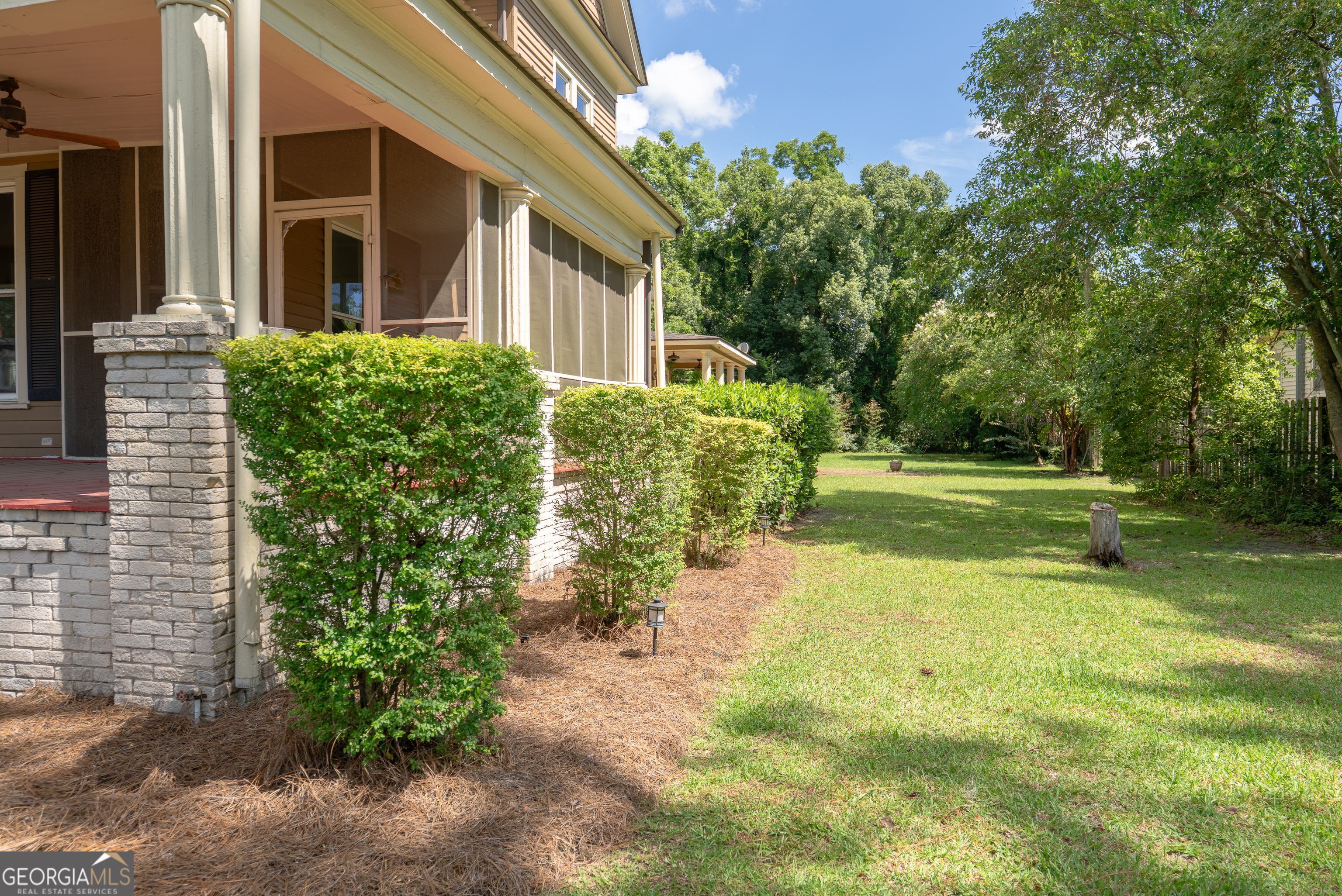 212 Hand Avenue W Property Photo 73