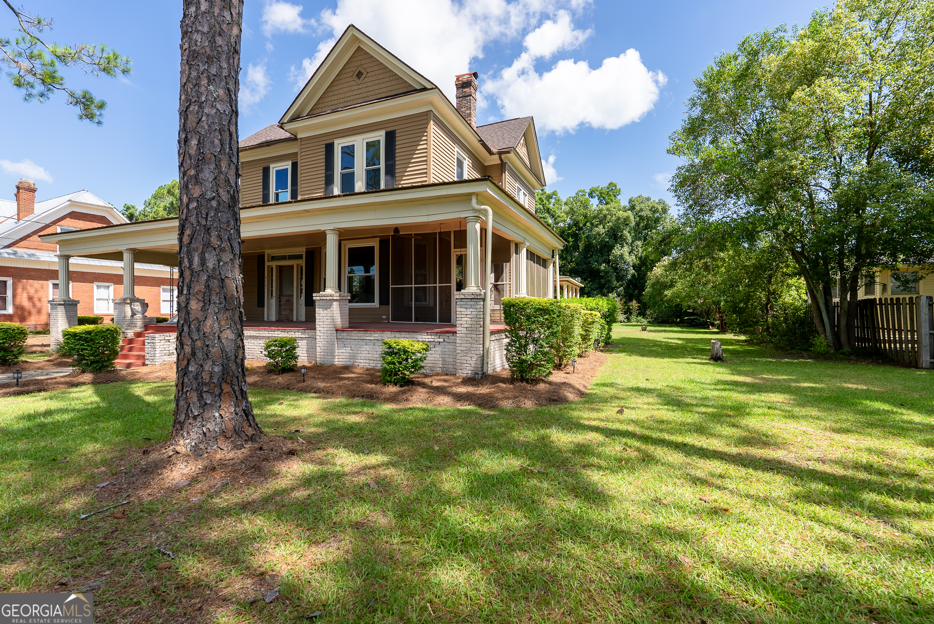 212 Hand Avenue W Property Photo 74