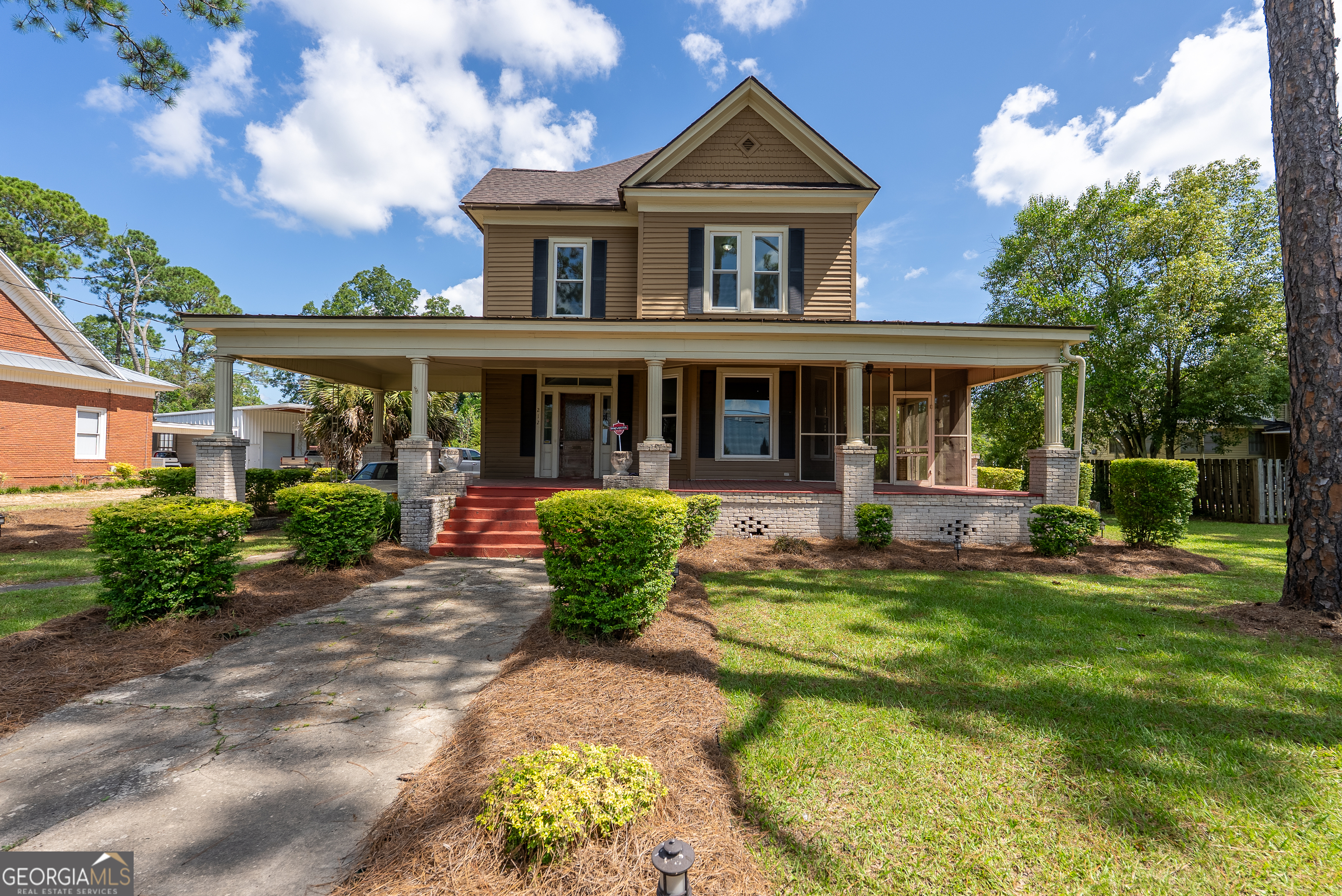 212 Hand Avenue W Property Photo 76
