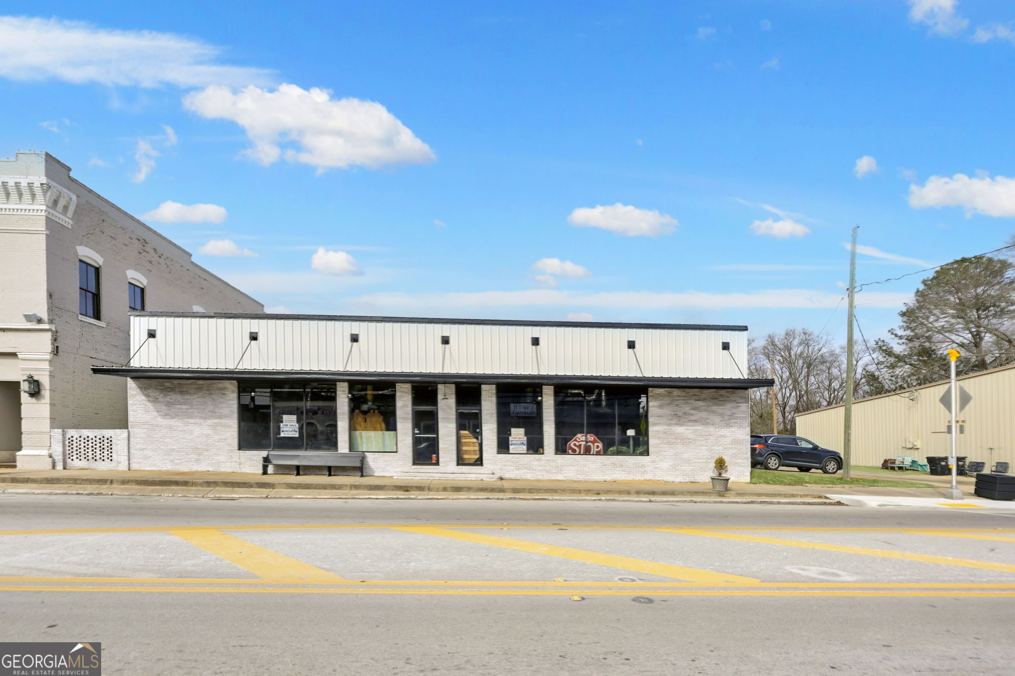 18123 Main Street Property Photo