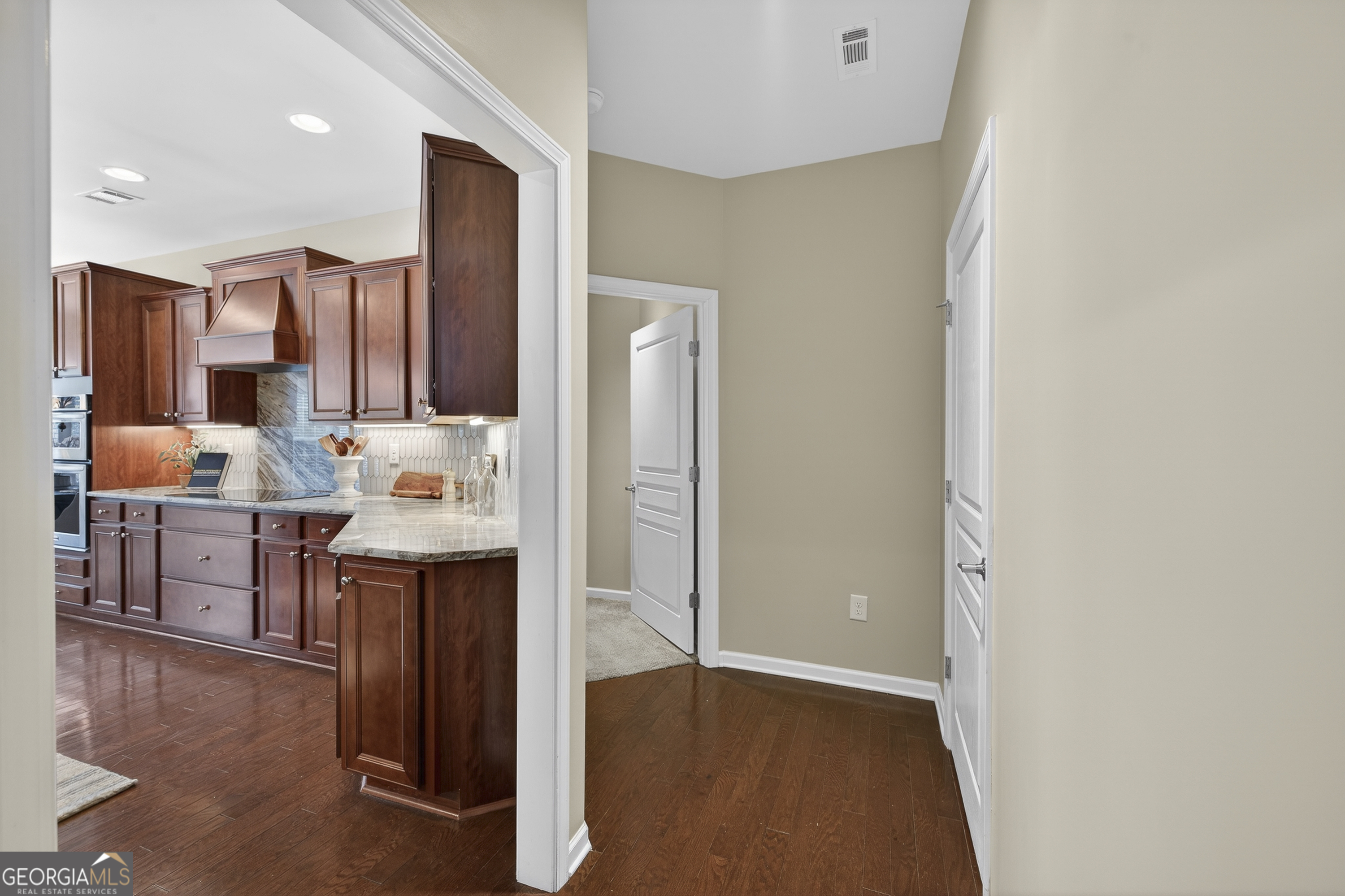 1080 Water Front Road Property Photo 28