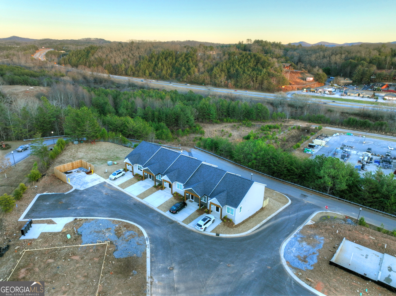 Unit 1 Grove Loop Property Photo 4