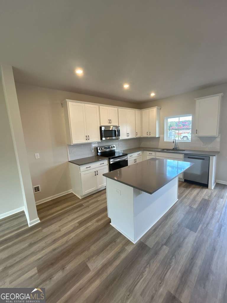 Unit 1 Grove Loop Property Photo 5