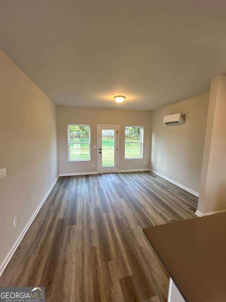 Unit 1 Grove Loop Property Photo 6