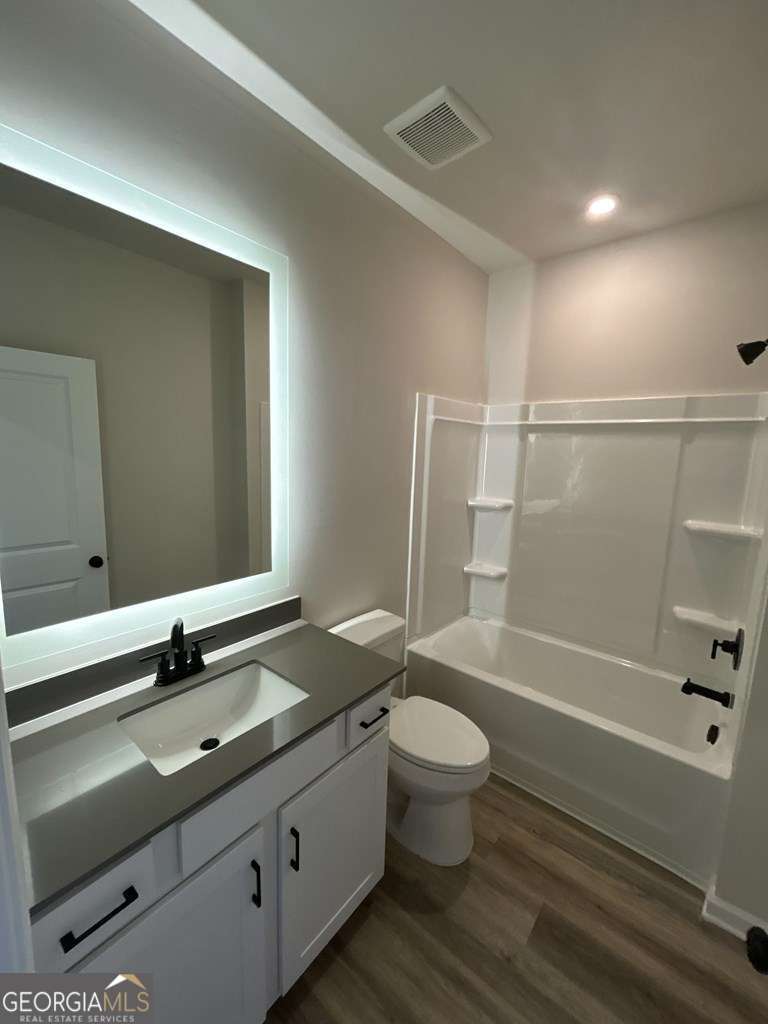Unit 1 Grove Loop Property Photo 8