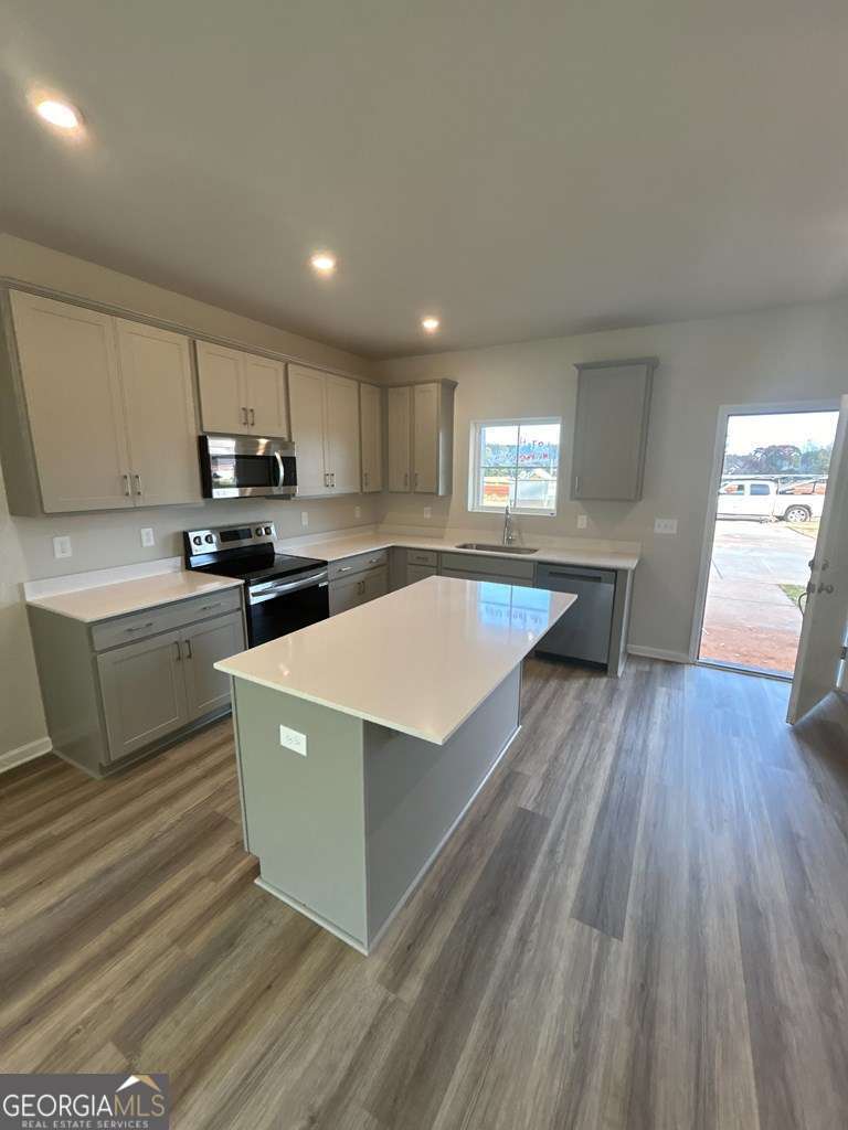 Unit 1 Grove Loop Property Photo 10