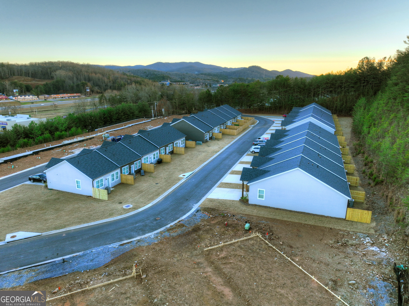 Unit 1 Grove Loop Property Photo 32