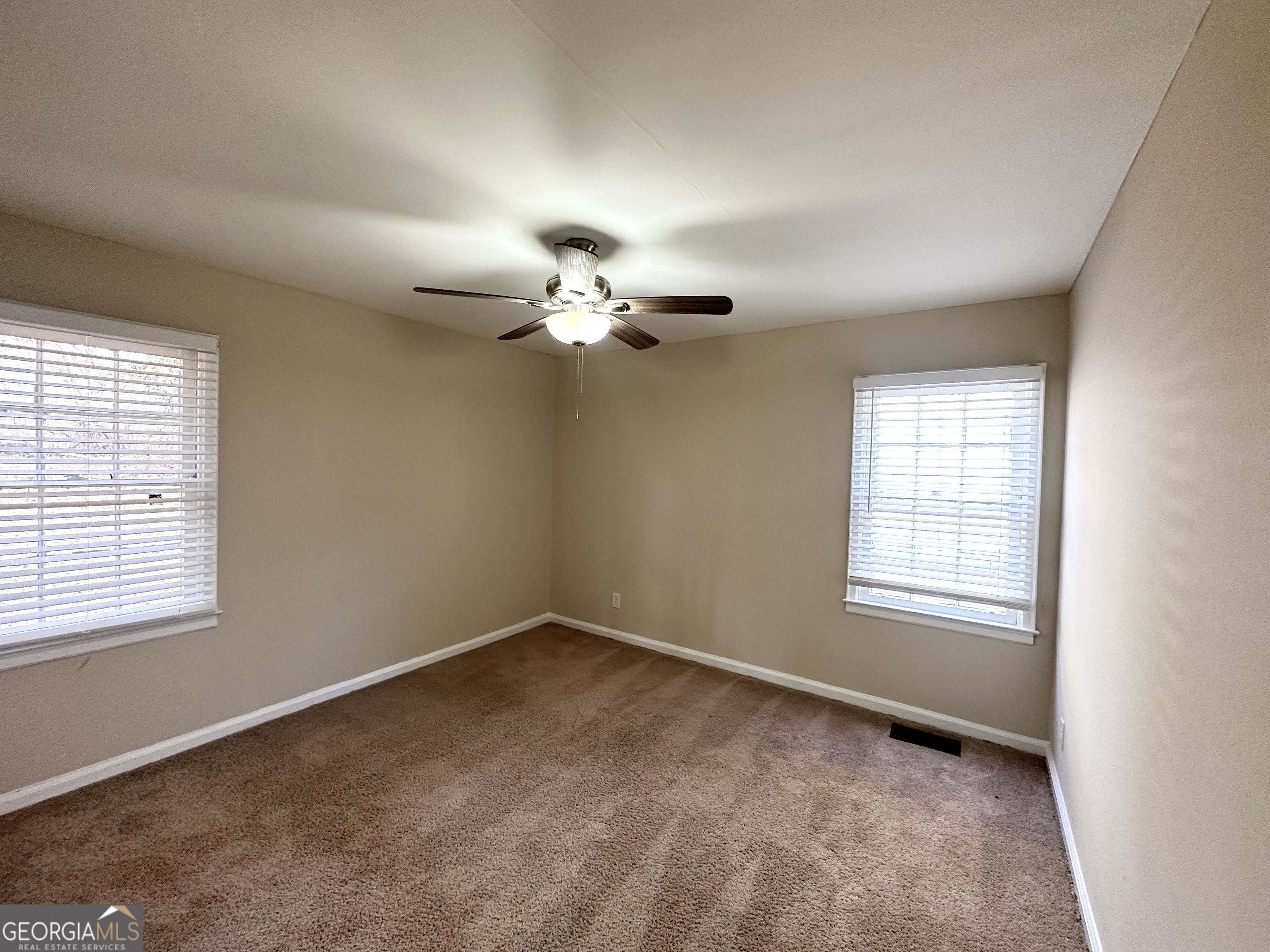 490 Woods Drive Property Photo 8