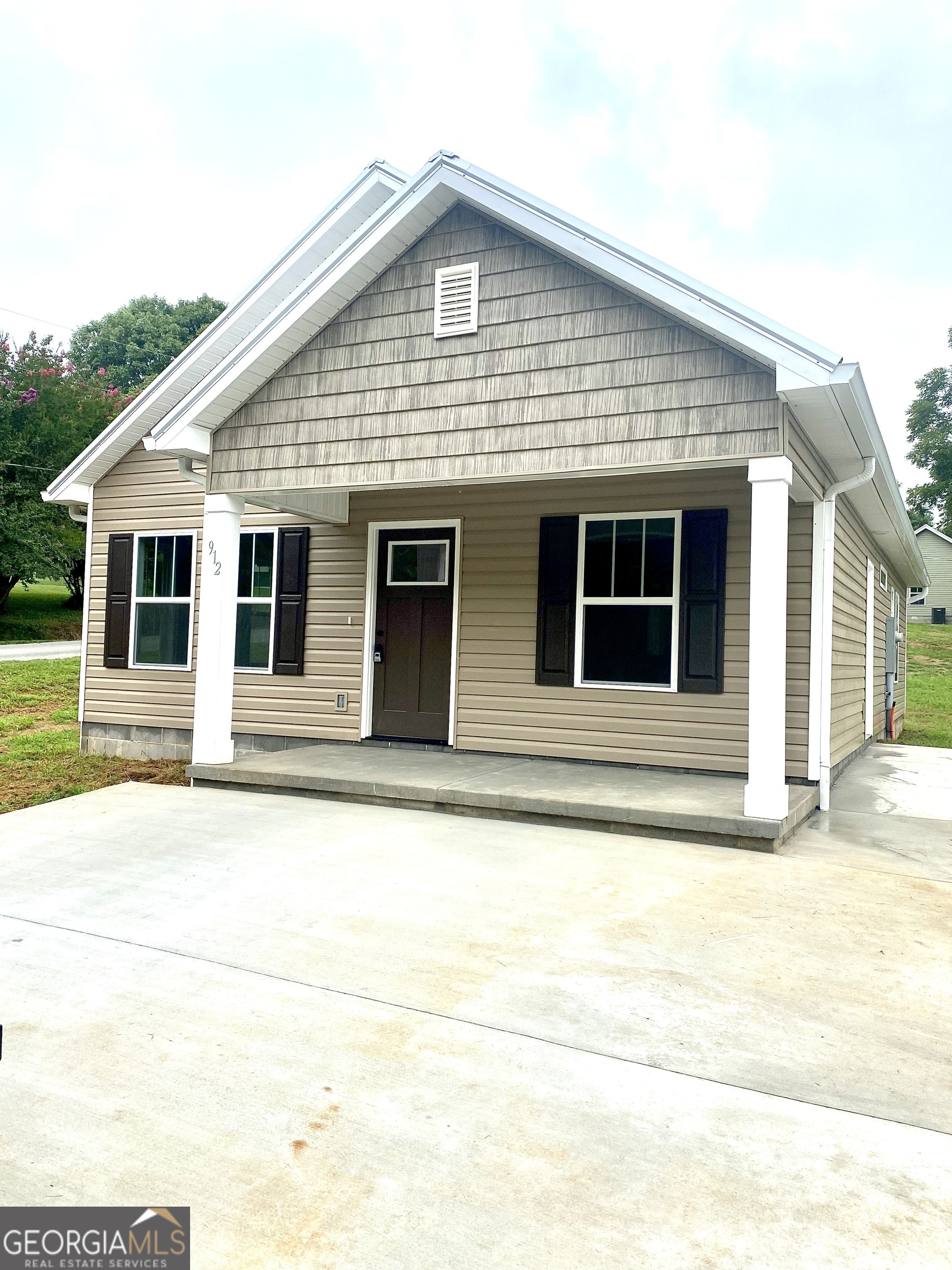 912 Worth St Property Photo