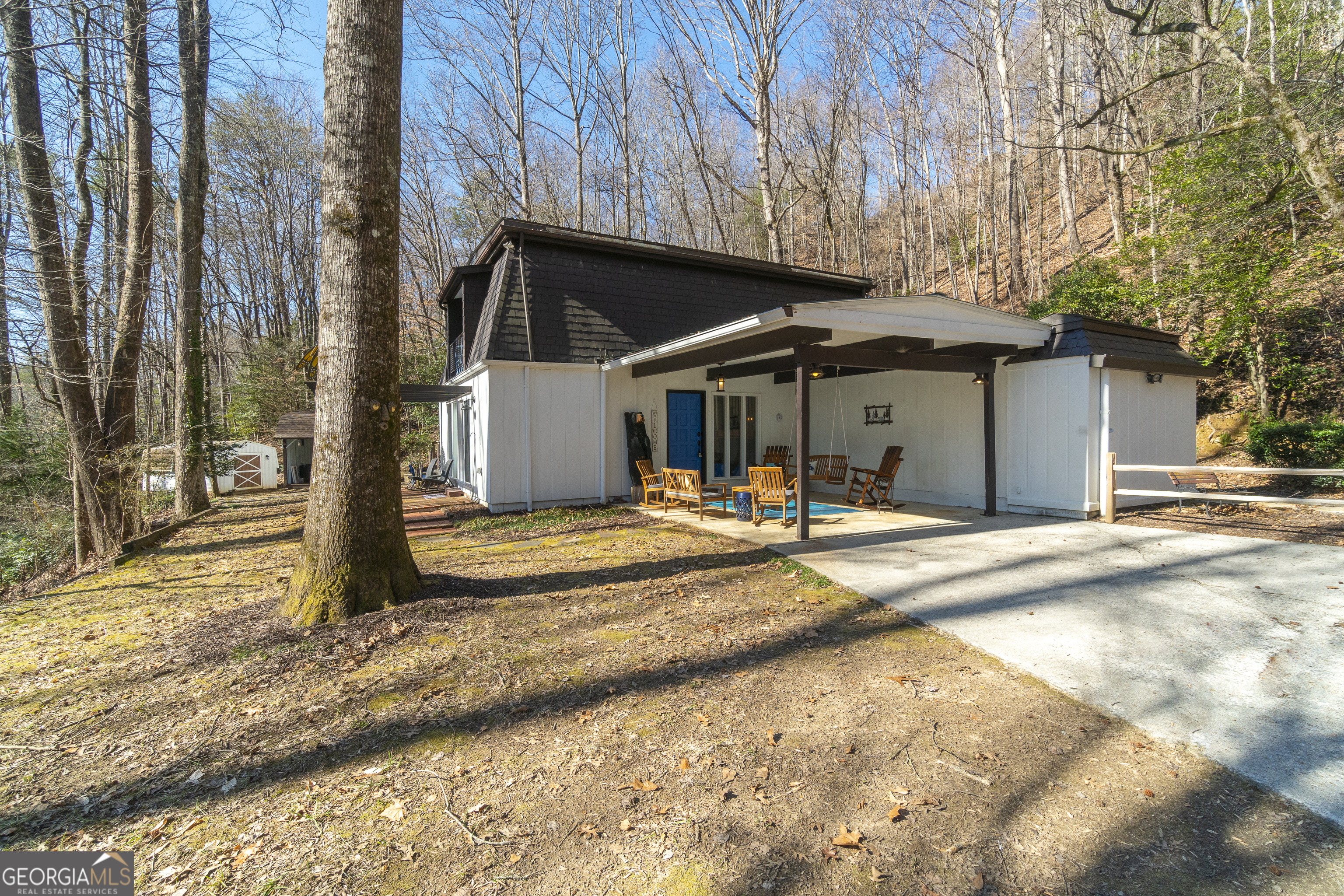 221 White Strasse Property Photo