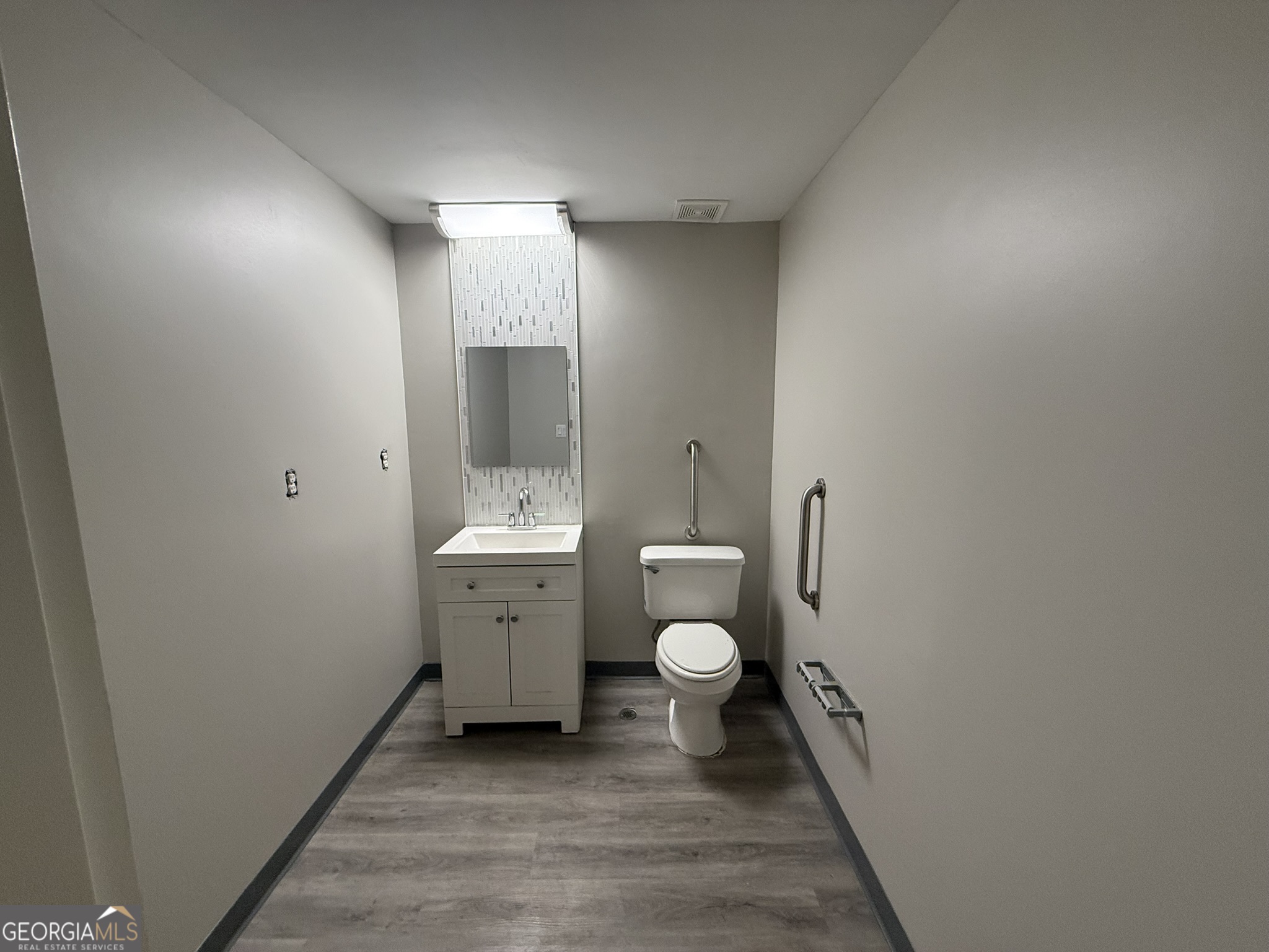 7910 Mall Ring Road Suite 400 Property Photo 8