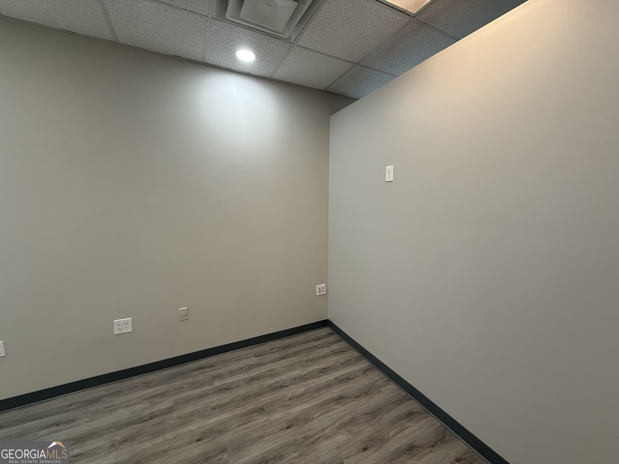 7910 Mall Ring Road Suite 400 Property Photo 9