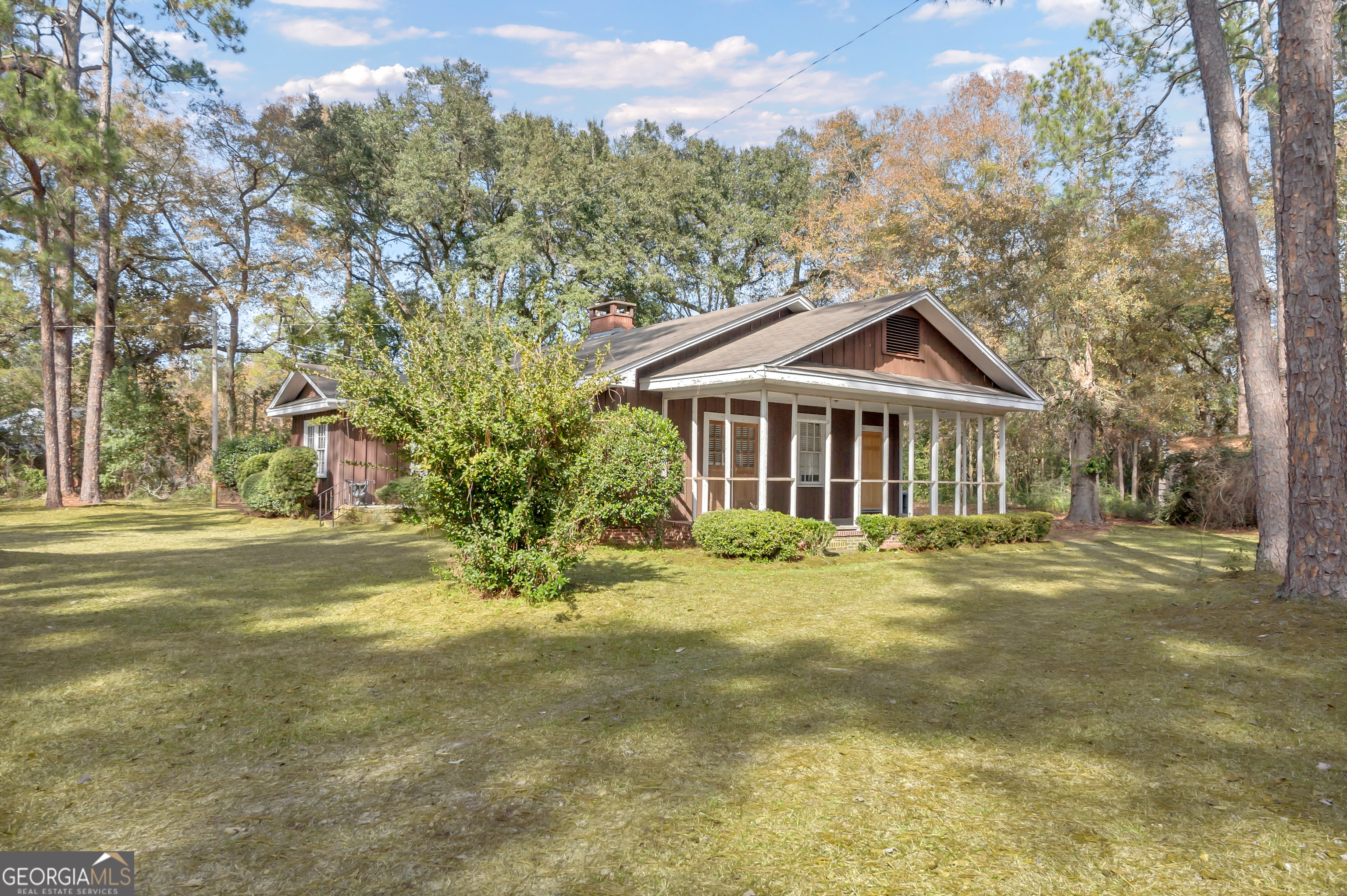400 Harney Street S Property Photo