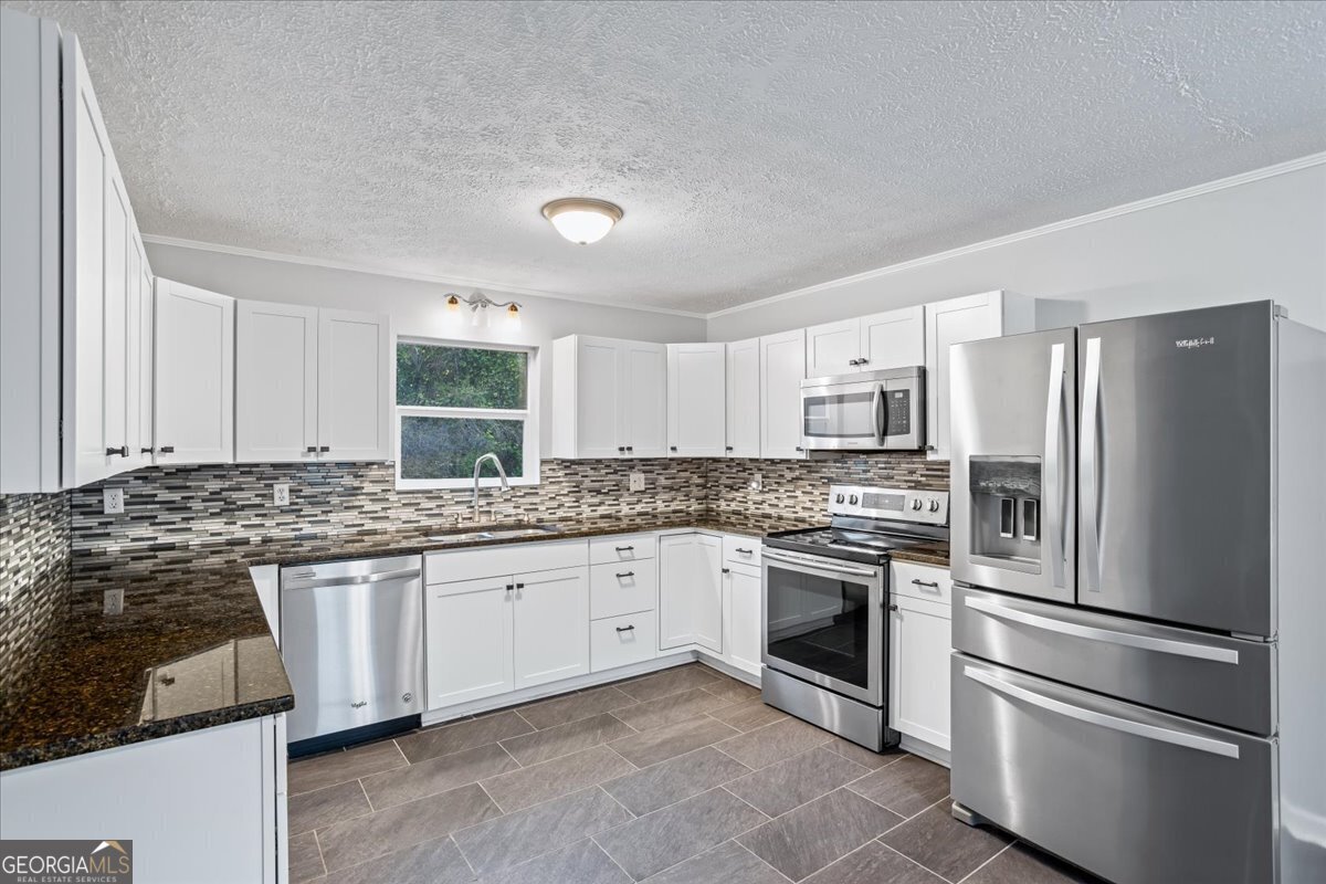 571 Lakeside Road Property Photo