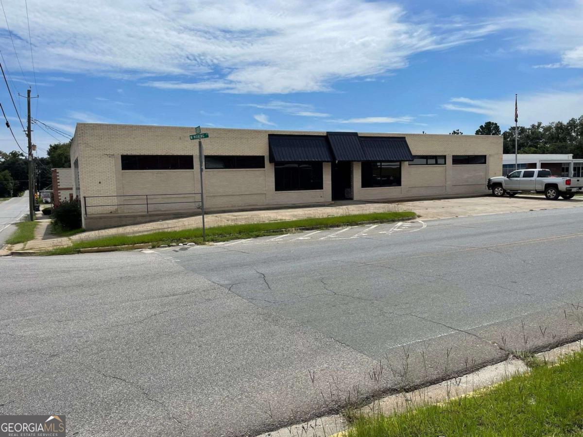 201 W Moring Street Property Photo