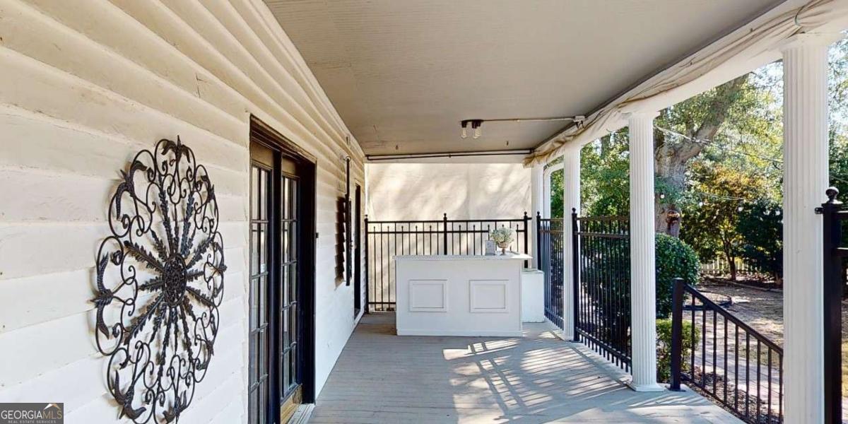 1029 S Elm Street Property Photo 2