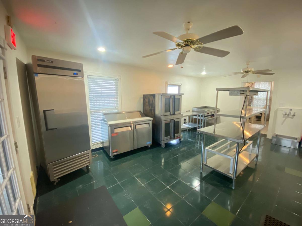 1029 S Elm Street Property Photo 18