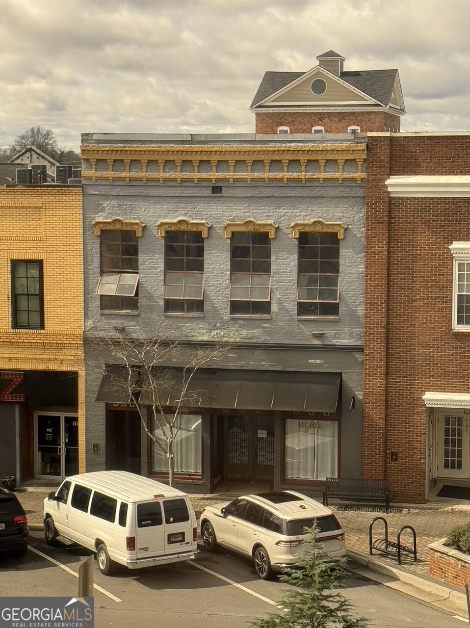 103 S Hill Street Property Photo 2