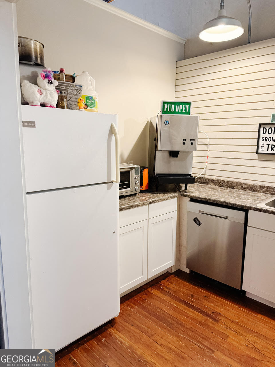 103 S Hill Street Property Photo 11