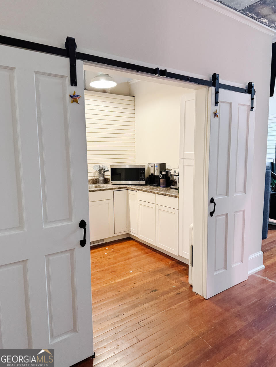 103 S Hill Street Property Photo 12