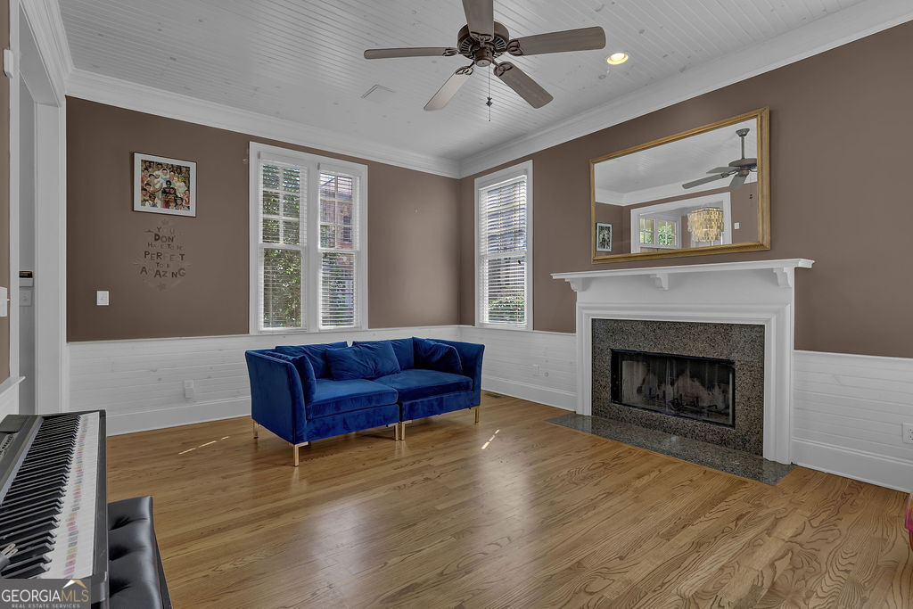 1421 Hedgewood Lane Nw Property Photo 6