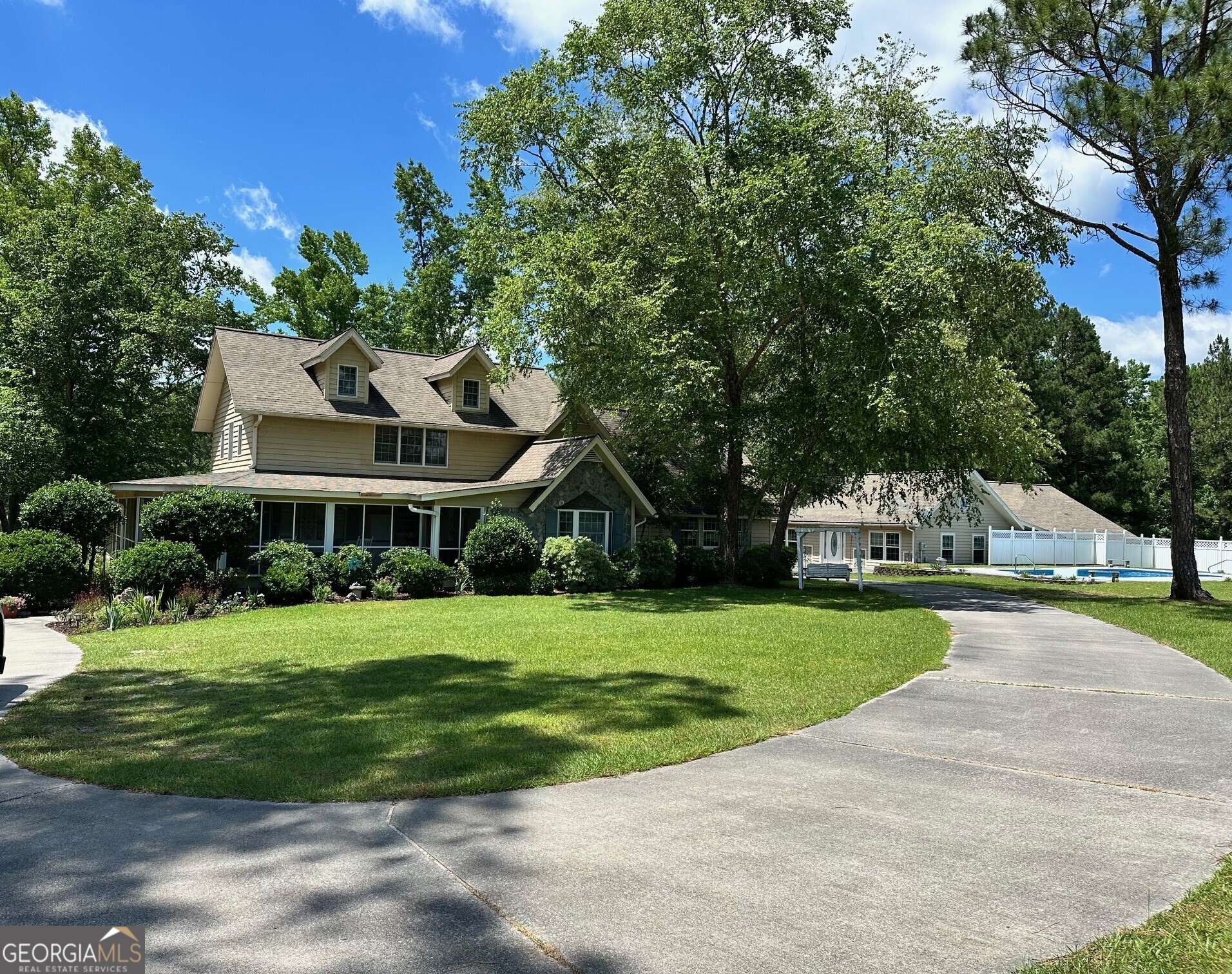 87 Georgia Ave Property Photo